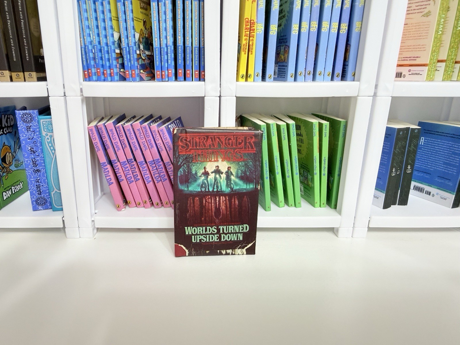 Mini Brands Books Series 1 Stranger Things: Worlds Turned Upside Down, Hardcover