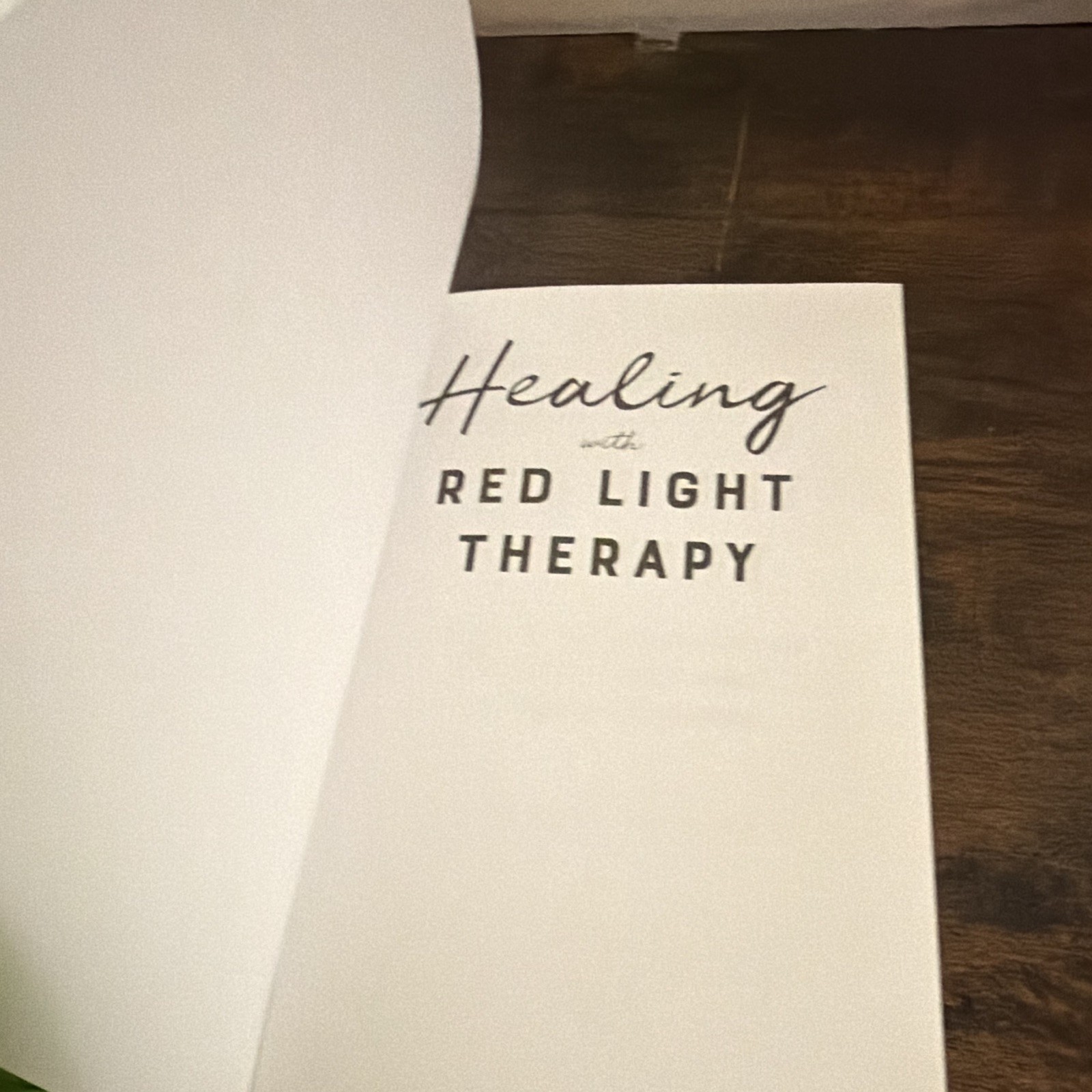 Healing with Red Light Therapy (2020) Stephanie Hallett Trade PB Ulysses Press