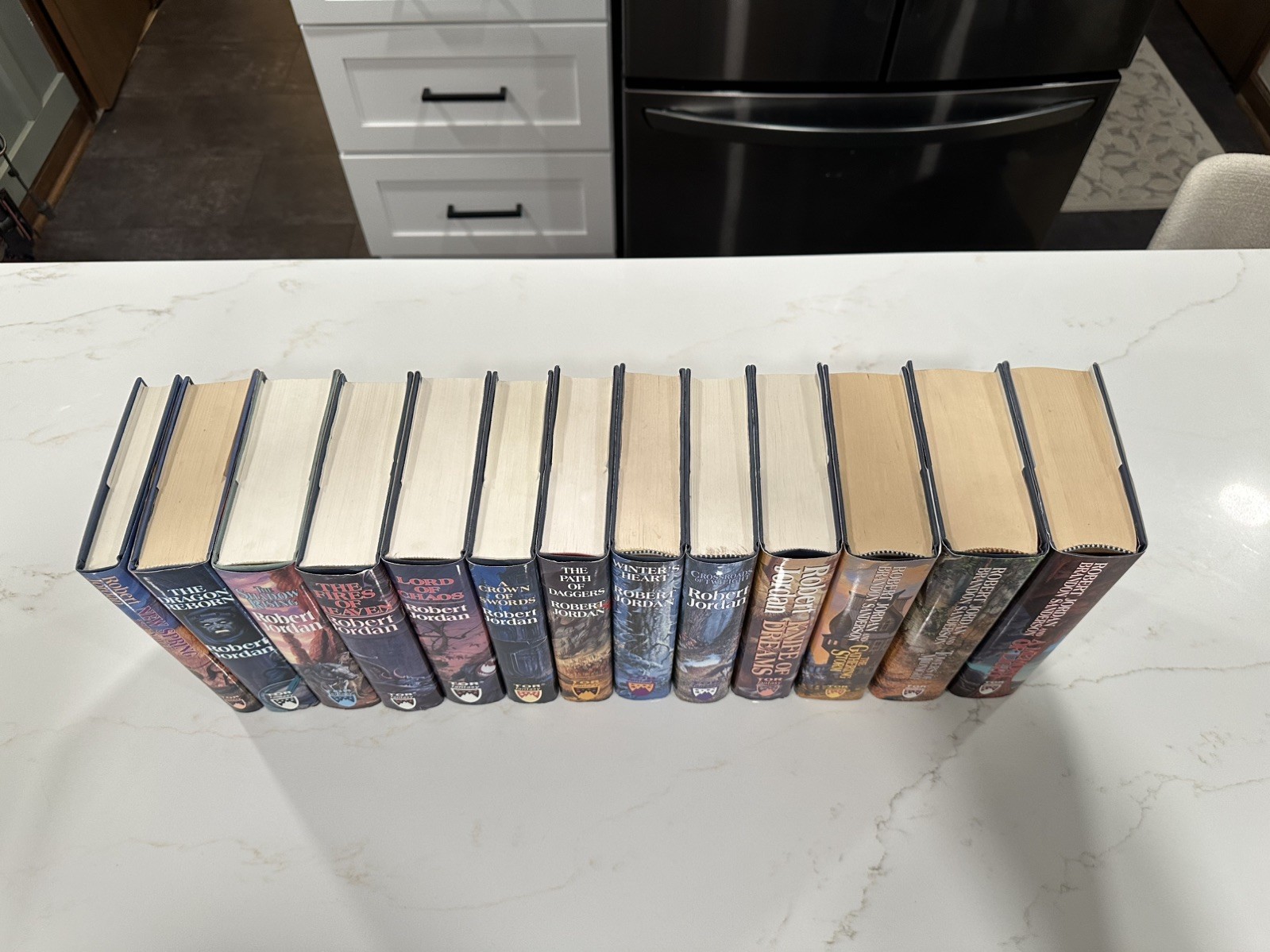 Robert Jordan THE WHEEL OF TIME HCDJ incomplete set – missing books 1 and 2