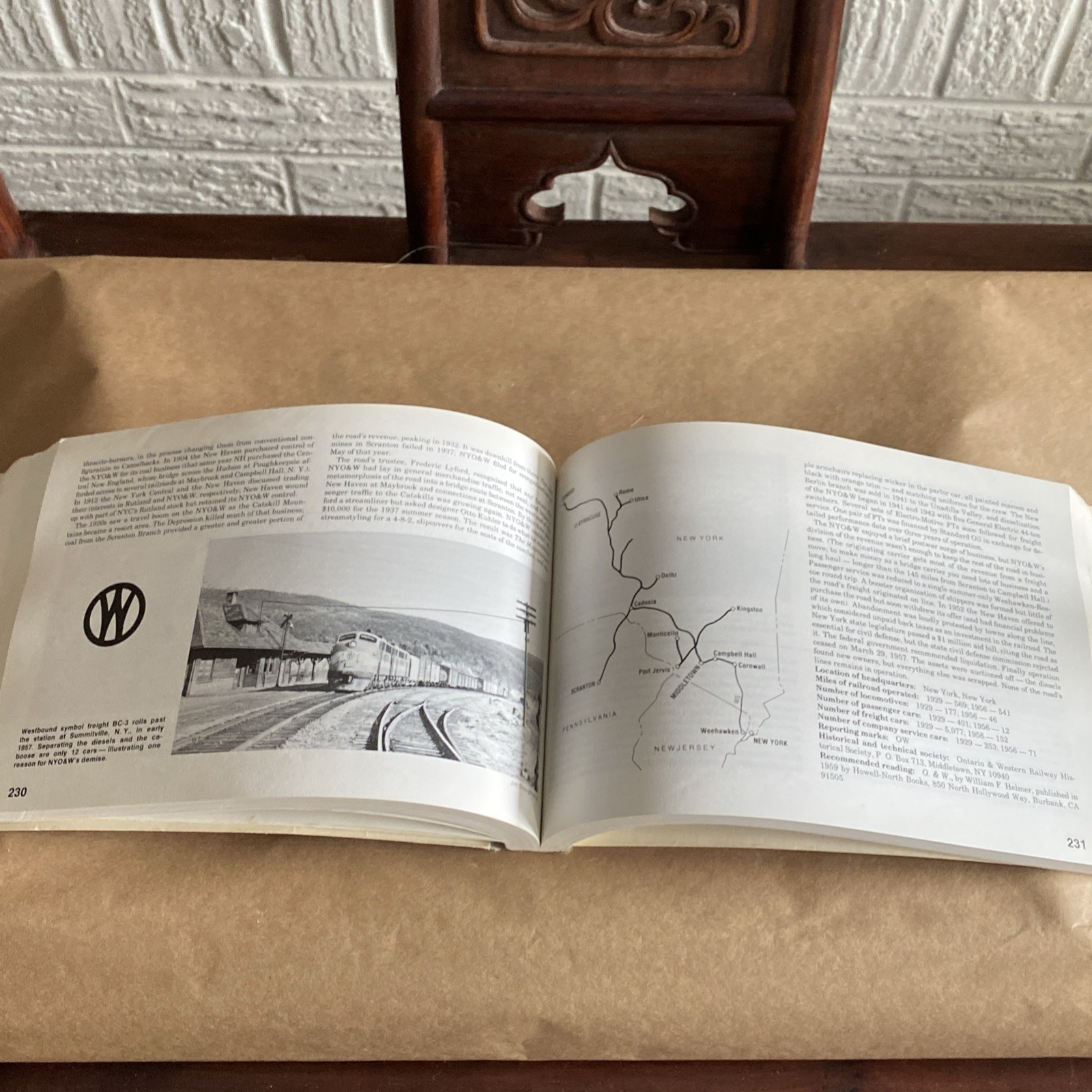 The Historical Guide to North American Railroads: Histories, Figures & Features
