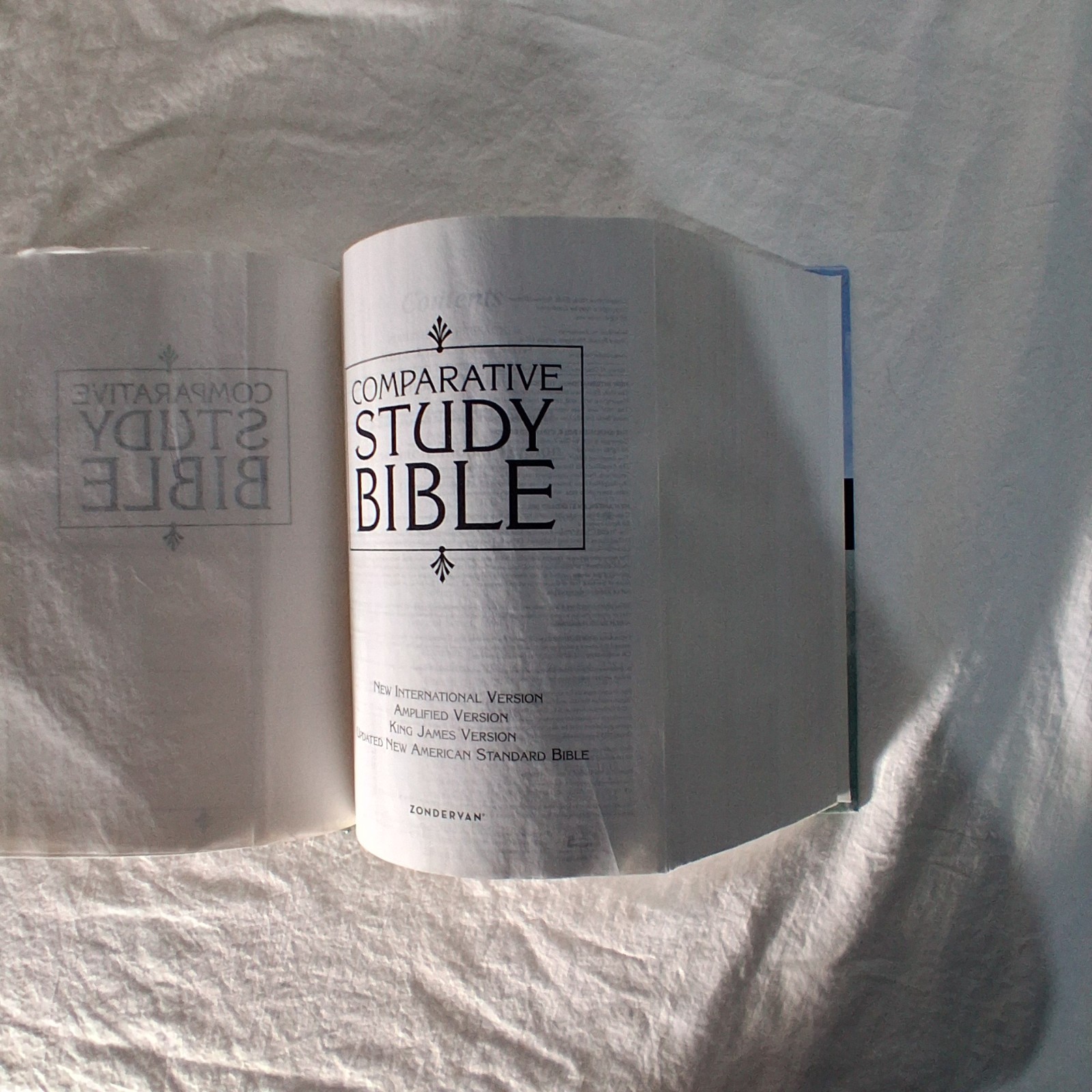 Comparative Study Bible by Zondervan Staff – 1999- Hardcover Revised edition
