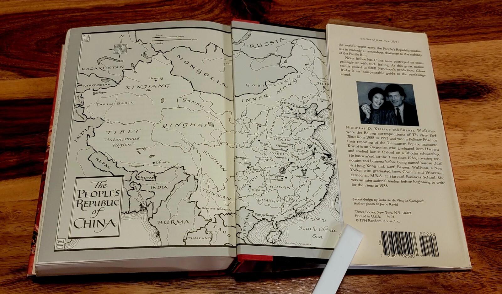 China Wakes: Struggle for the Soul of a Rising Power, Nicholas D. Kristof (1994)