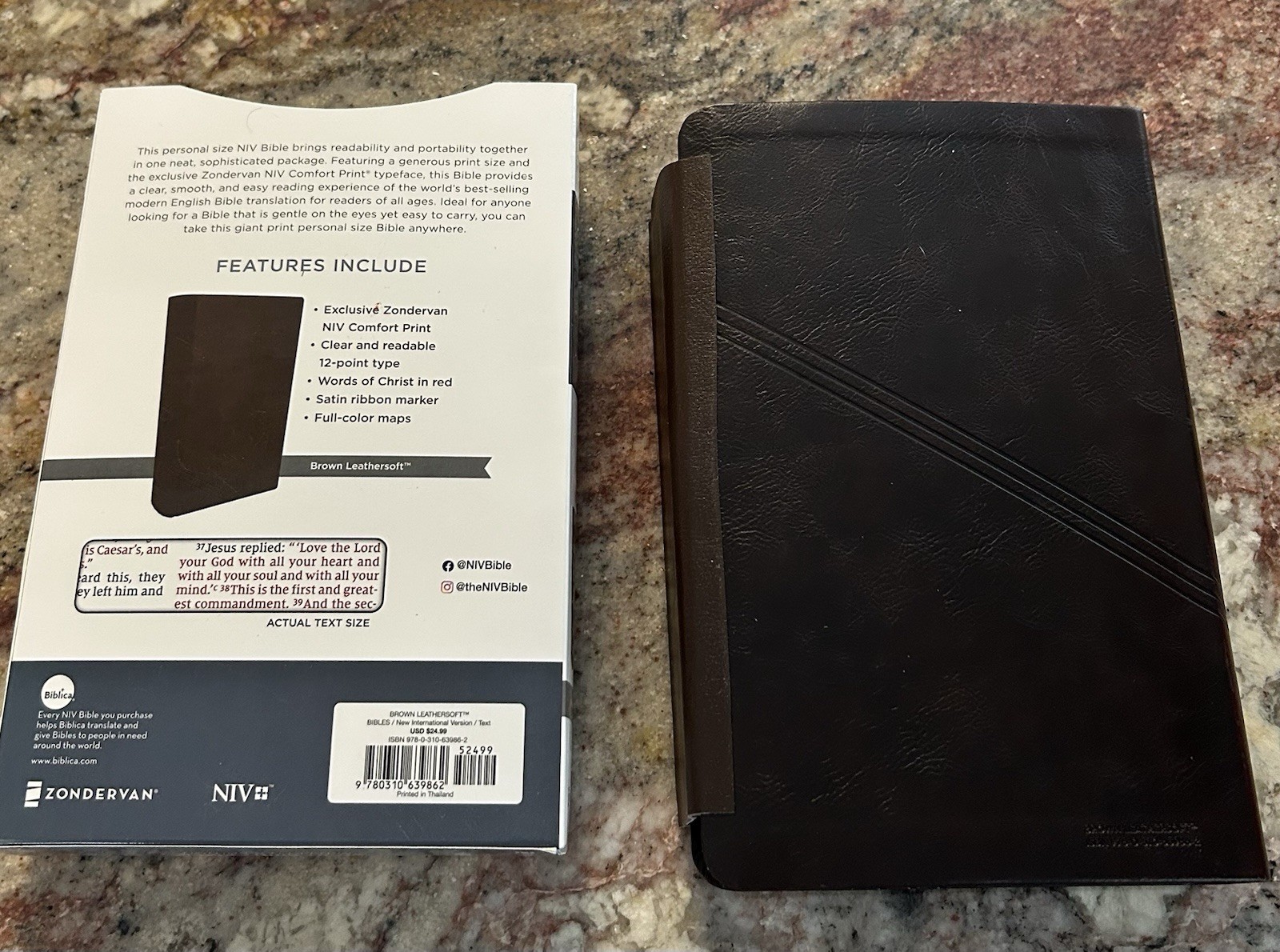 MAGNETIC CLOSURE NIV GIANT PRINT(12pt) Personal Size Bible Brown Leathersoft