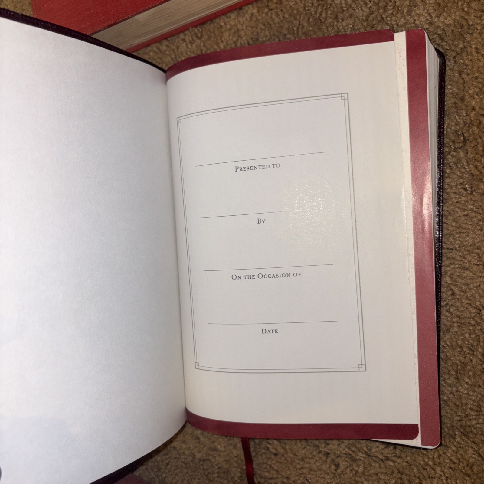HOLY BIBLE Tyndale SLIMLINE Large Print 2004 BONDED LEATHER Burgundy NLT