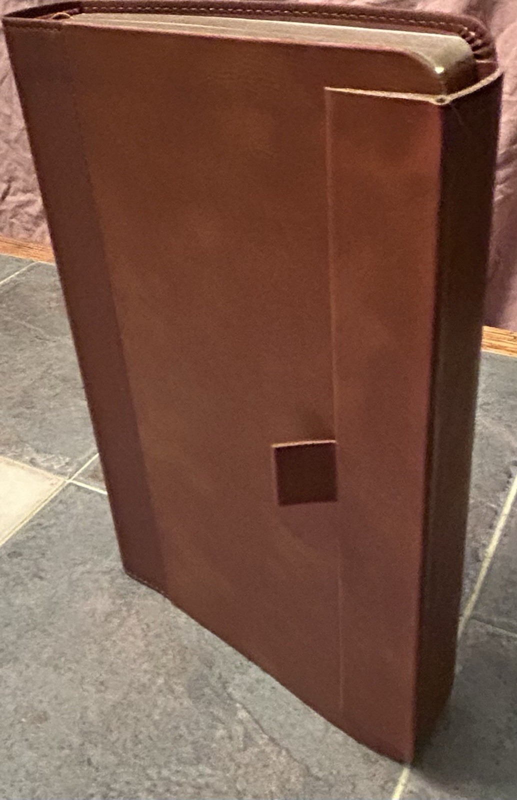 MAGNETIC CLOSURE NIV LARGE PRINT(11.5pt) Personal Size Bible Brown Leathersoft