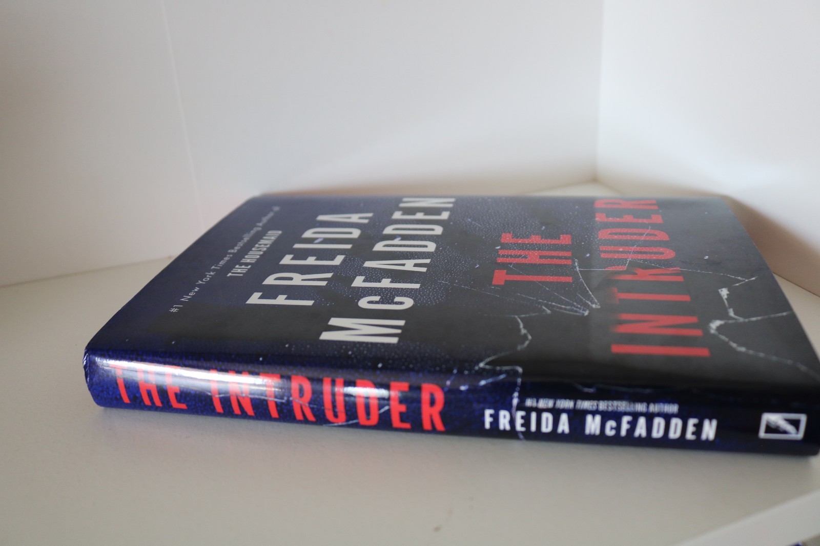 SIGNED The Intruder Freida McFadden Limited FIRST EDITION sprayed Edges hardback
