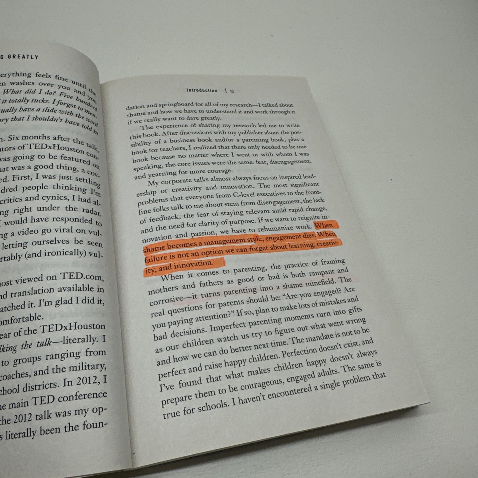 Daring Greatly : How the Courage to Be Vulnerable…by Brene Brown (2015, TPB)
