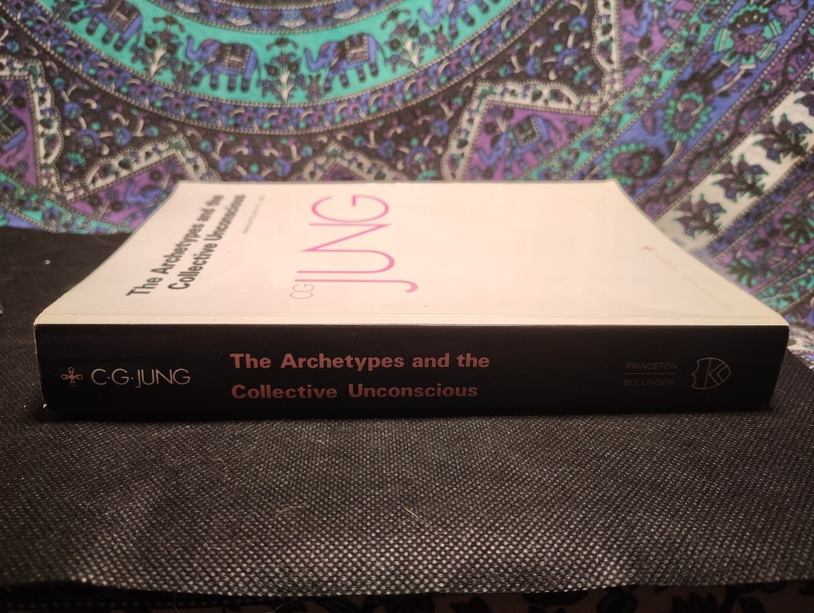 Collected Works of C. G. Jung, Volume 9 (Part 1) : Archetypes and the Collective