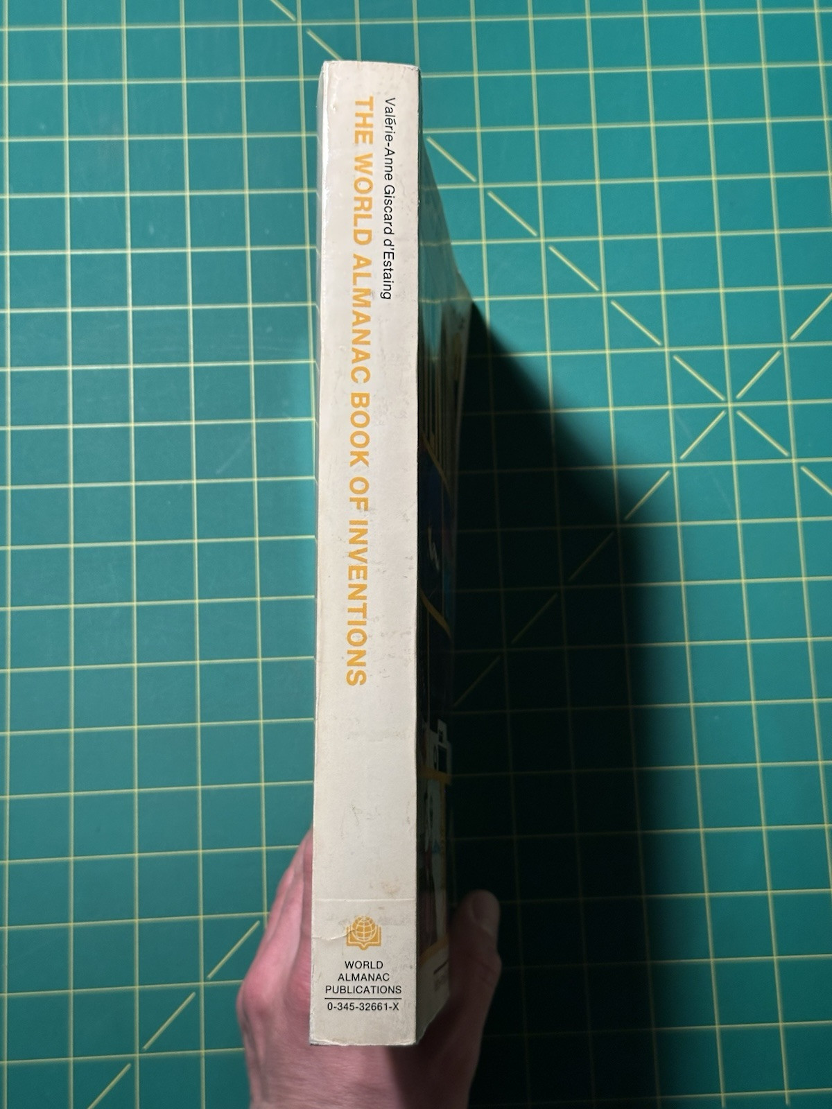 The World Almanac Book Of Inventions by Valerie-Anne Giscard d’Estaing