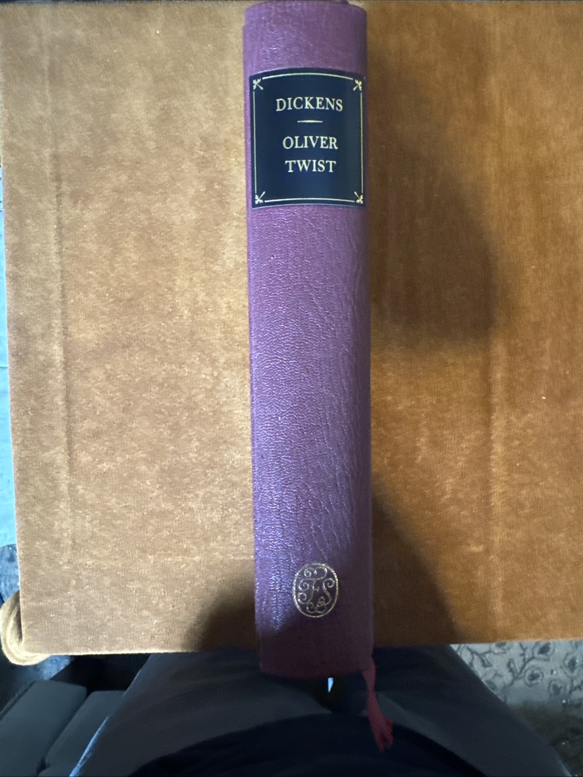 Oliver Twist; Charles Dickens, Folio Society, 2004, 1/4 Leather