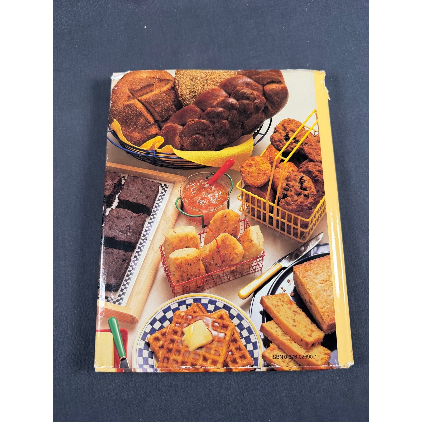 Lot of 6 Miscellaneous 1980s-90s Cookbooks and Magazines