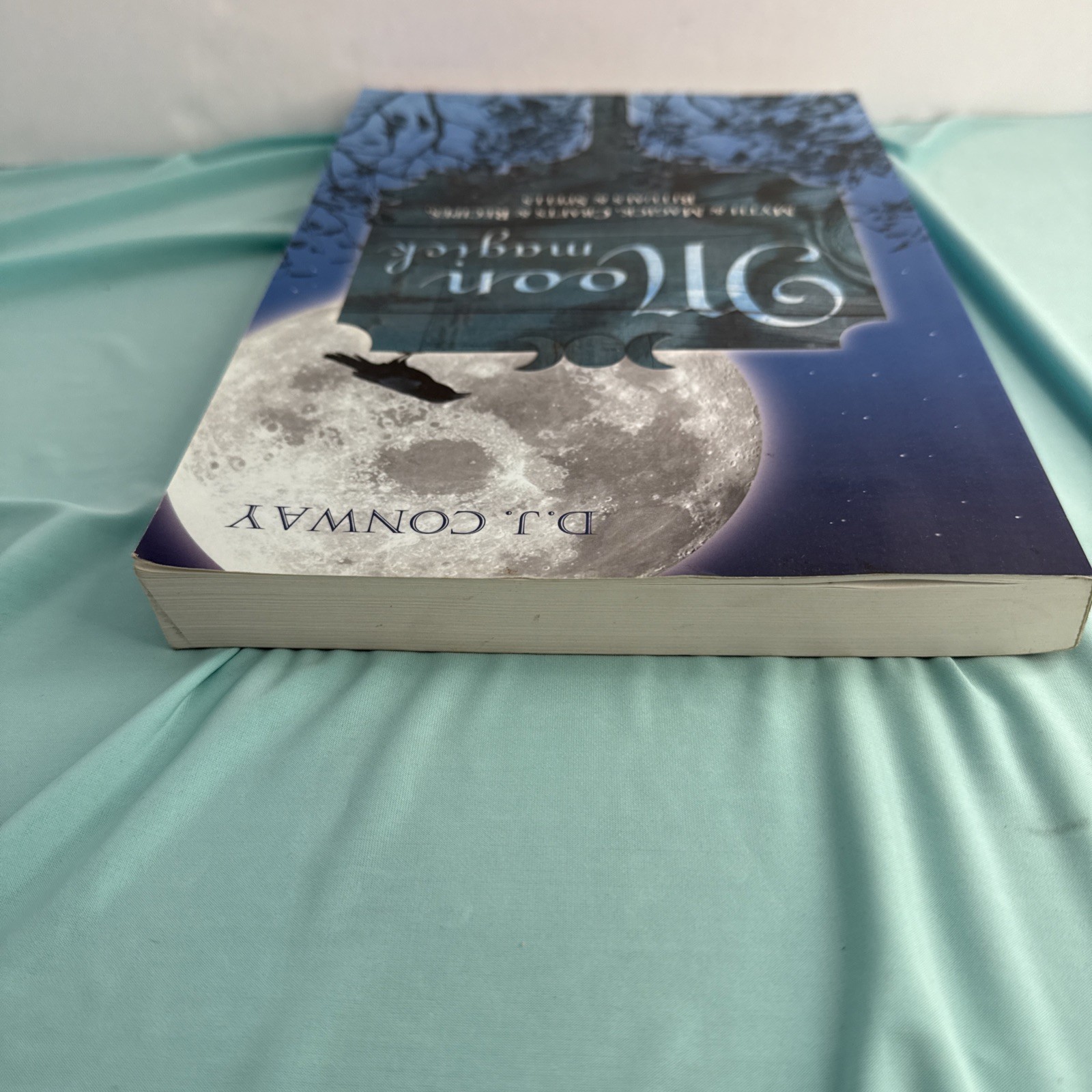 Moon Magick: Myth & Magic, Crafts & Recipes, Rituals & Spells (Llewellyn’s P…