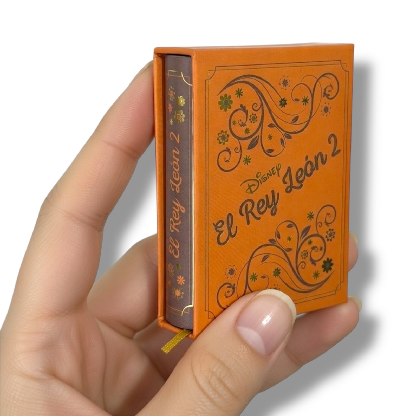 Disney El Rey Leon 2 mini Book w/ slipcase hardcover 190 pages color illustrated