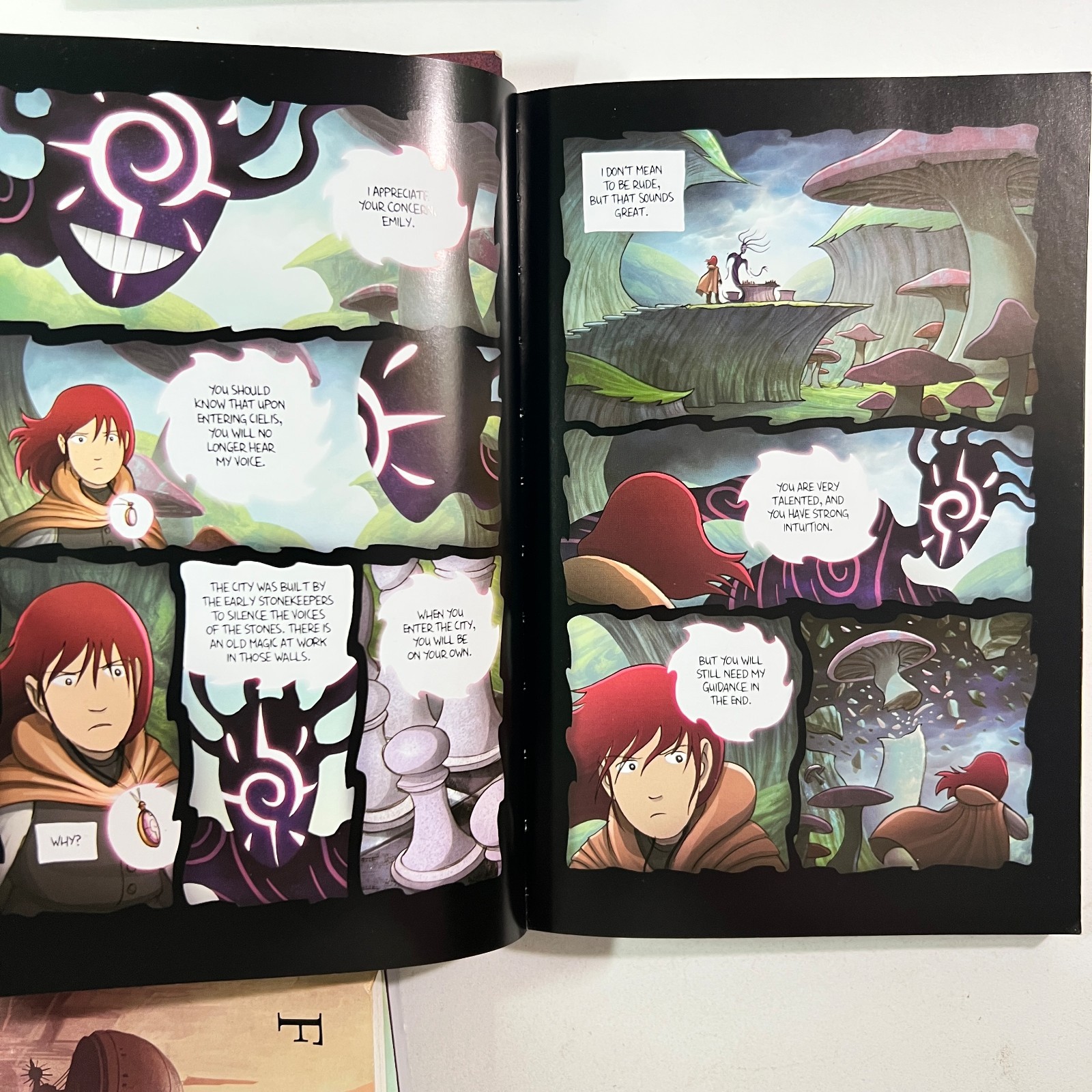 Comics Graphic Novel Manga Bundle x8 Amulet Attack on Titan Dark Tower Hardcover
