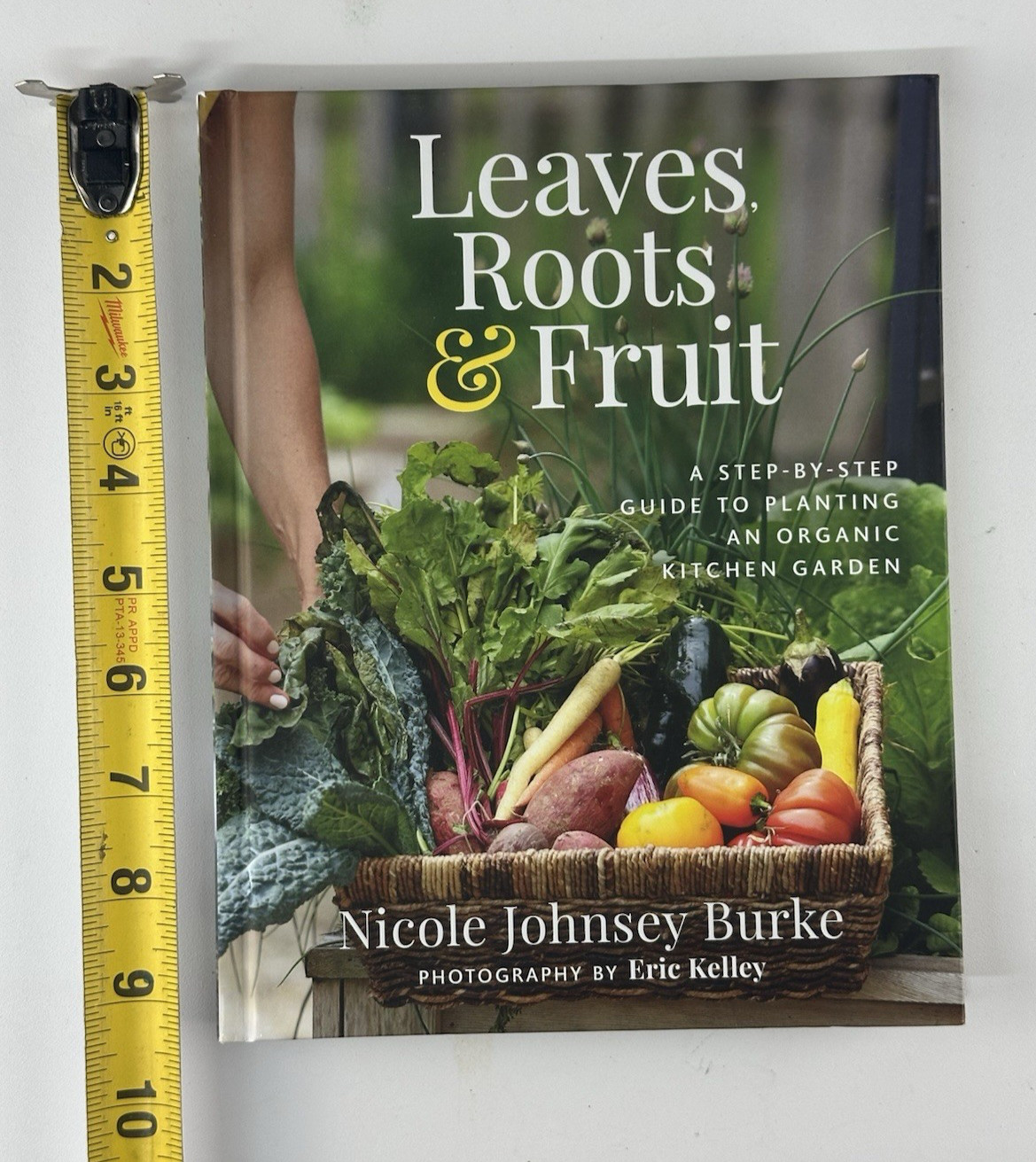 Leaves, Roots & Fruit : A Step-By-Step Guide to Planting an Organic Garden 2023