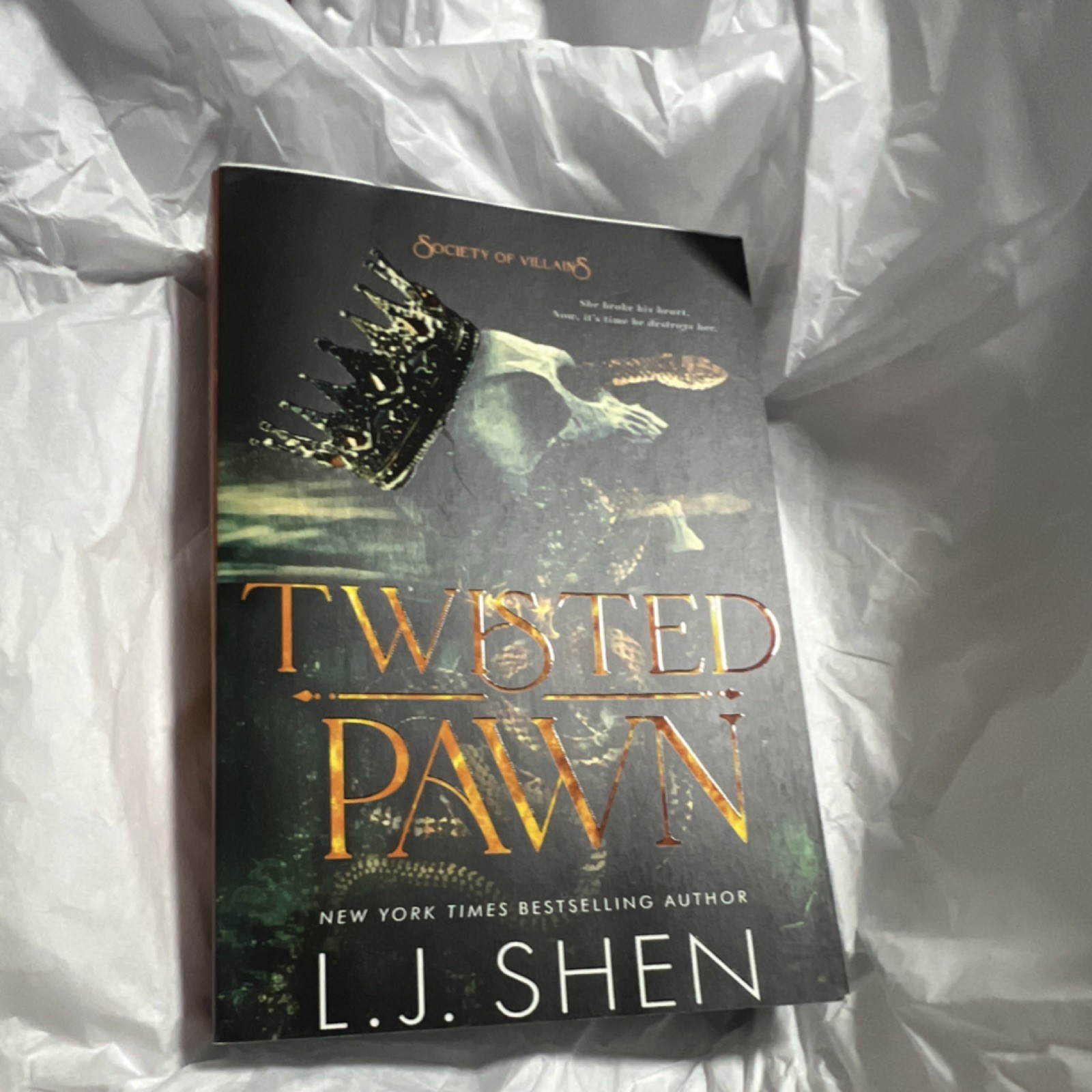 L.J. Shen Bad Bishop (Society of Villains) Paperback Novel, Bloom Books