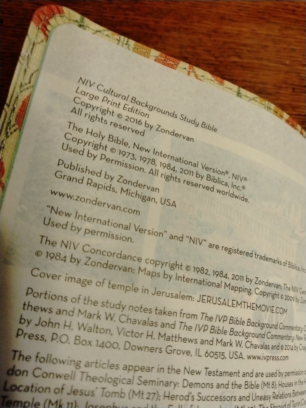 Zondervan NIV Cultural Backgrounds Study Bible Leathersoft Green