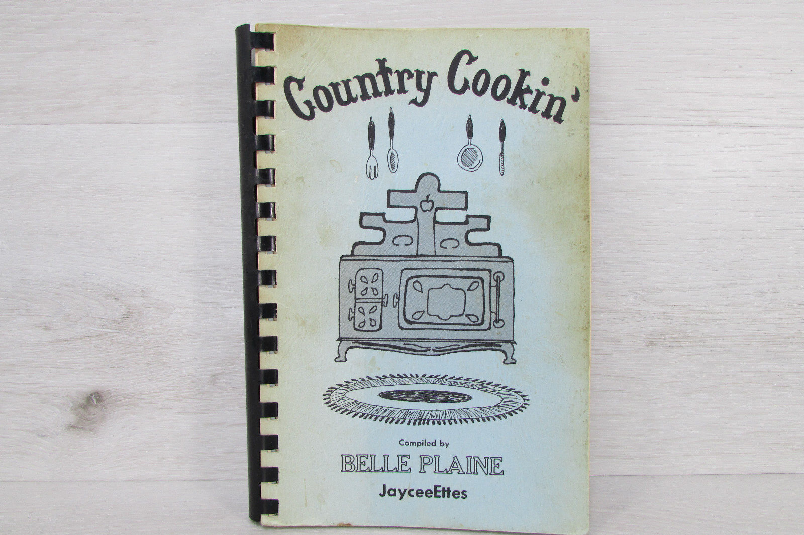 Country Cookin‘ Compiled by Jaycee Ettes Belle Plaine 1981 210 Pages