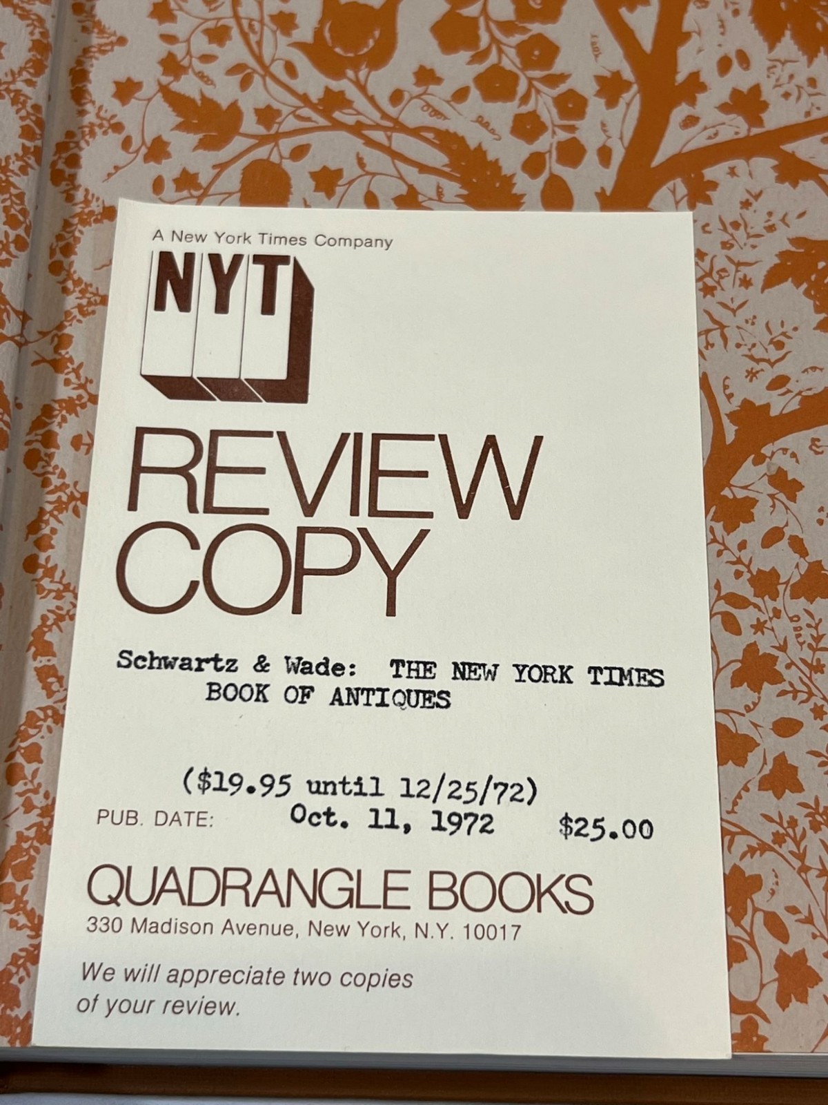 The New York Times Book of Antiques Marvin D. Schwartz Betsy Wade 1972 HCDJ