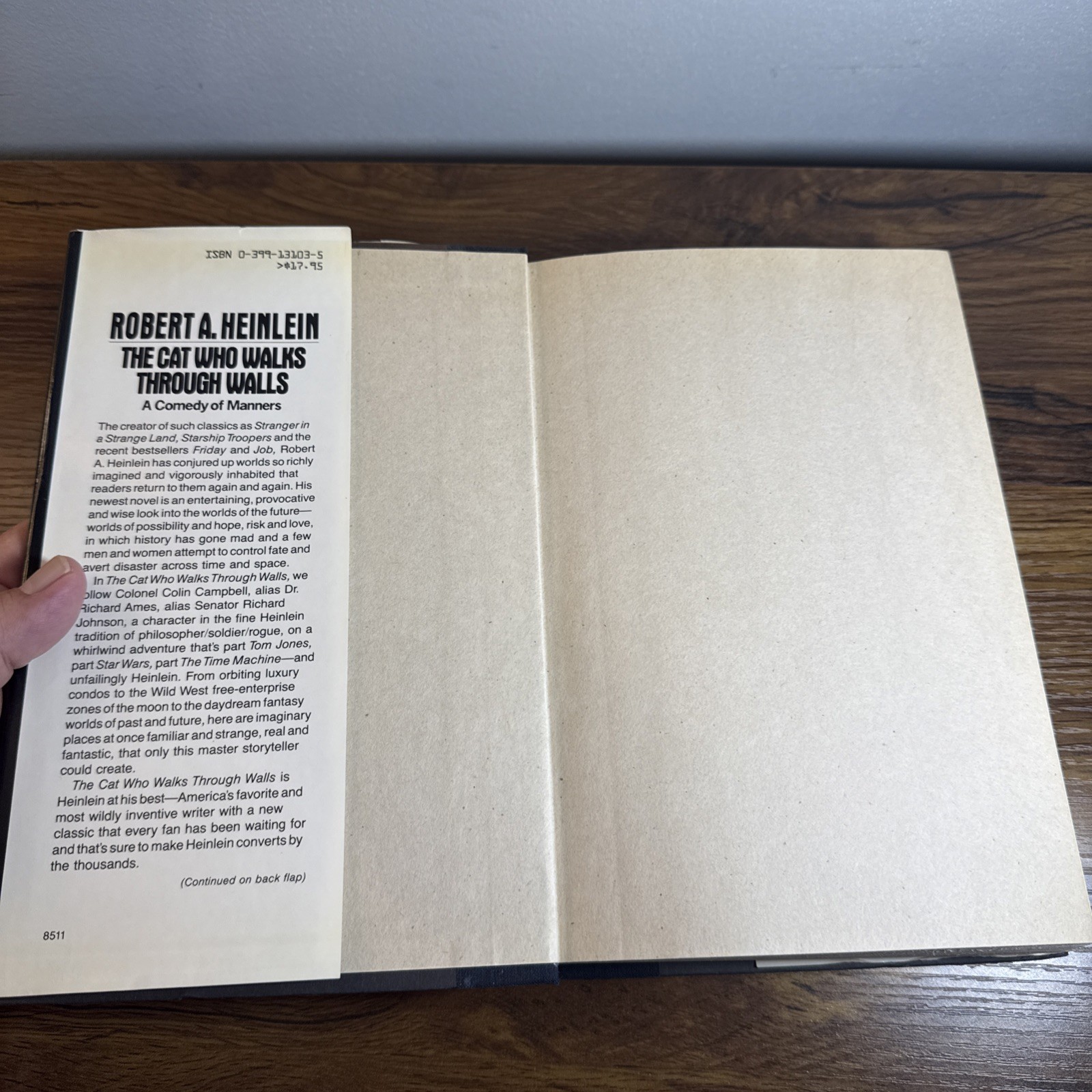 The Cat Who Walks Through Walls – Robert A. Heinlein 1985 1st Edition HC/DJ