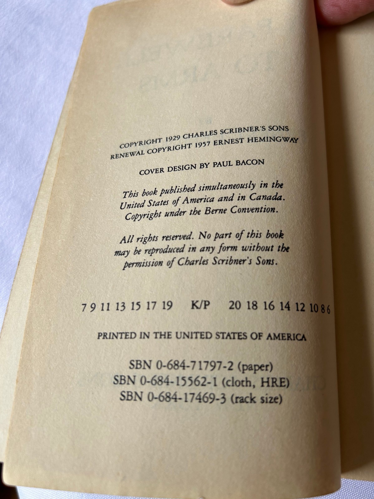 A Farewell to Arms, Ernest Hemingway, paperback 1957
