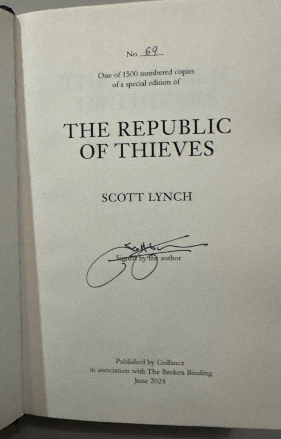 The Republic of Thieves, SIGNED AND NUMBERED, Scott Lynch, Broken Binding