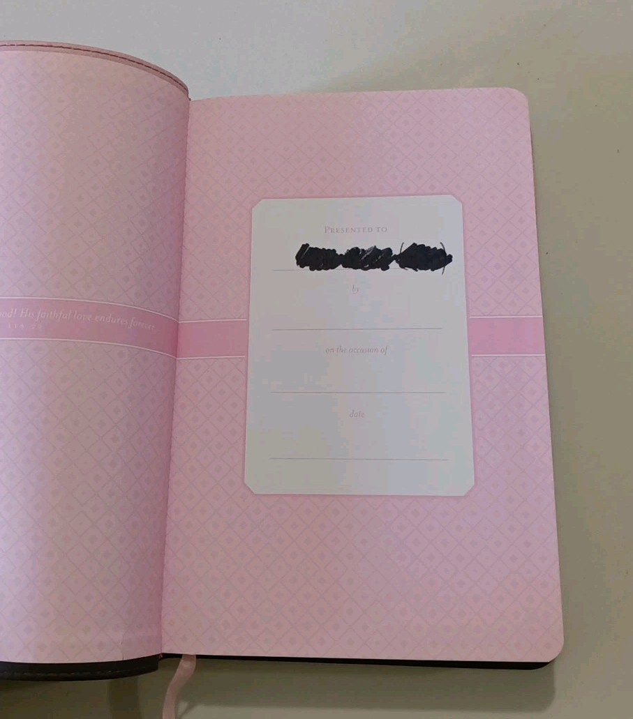 Rare „Holy Bible Gift & Award Edition“ New Living Translation Softcover Pink