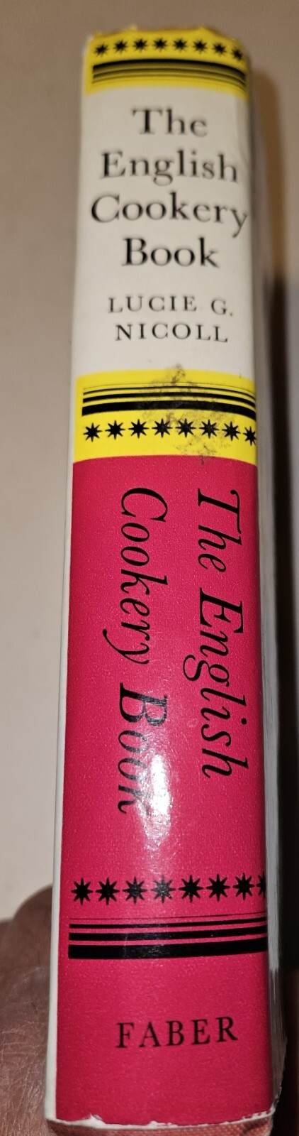 The English Cookery Book, Lucie G. Nicoll, 1963 – Great Condition HC 381 pages