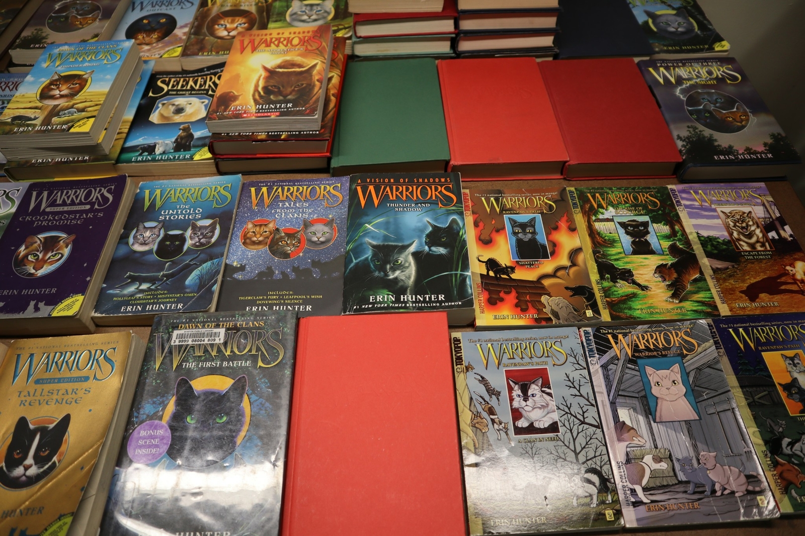 Lot of 5 Erin Hunter Books – Warriors/Seekers/Survivors – Paperback & Hardcover