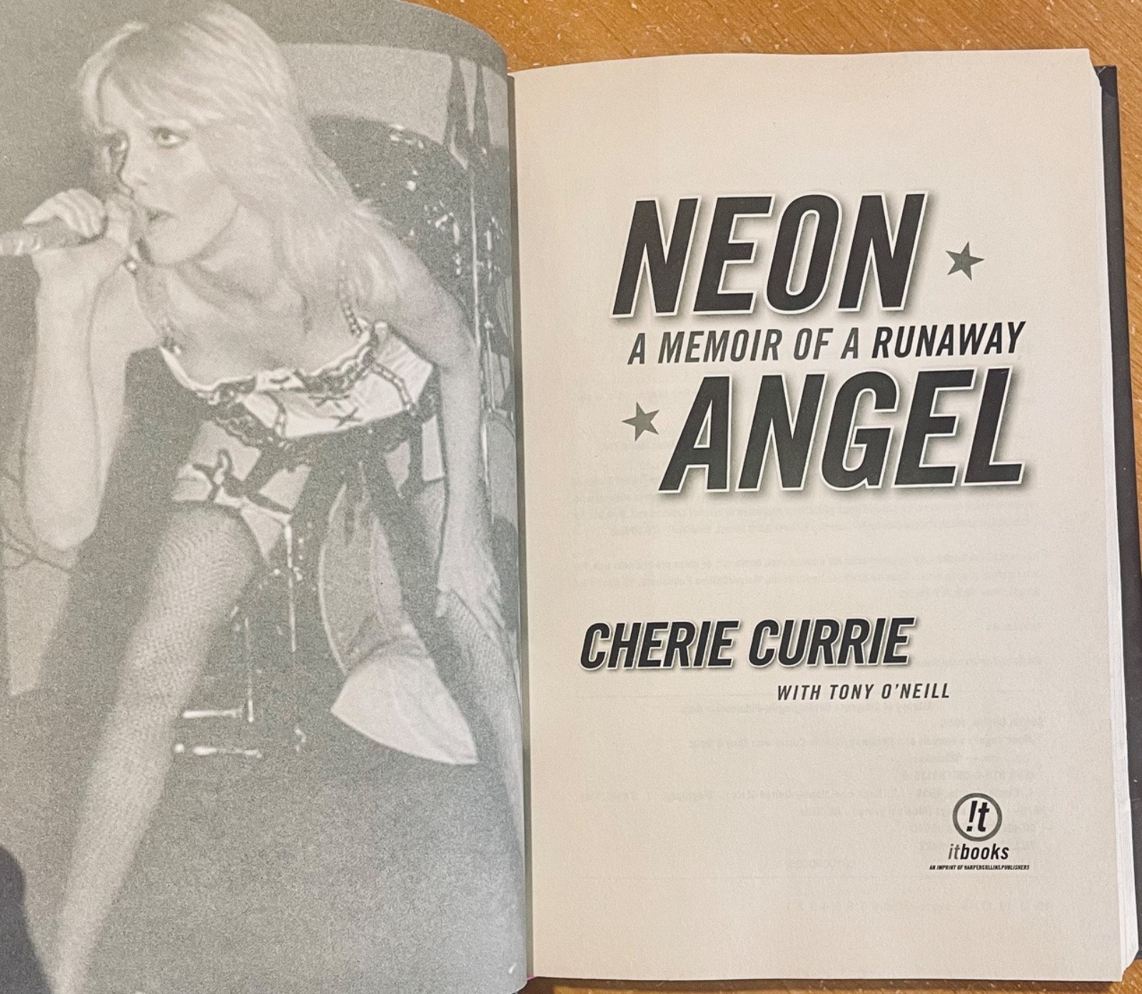 Neon Angel: Memoir of a Runaway – Cherie Currie – First Edition NearFine 2010