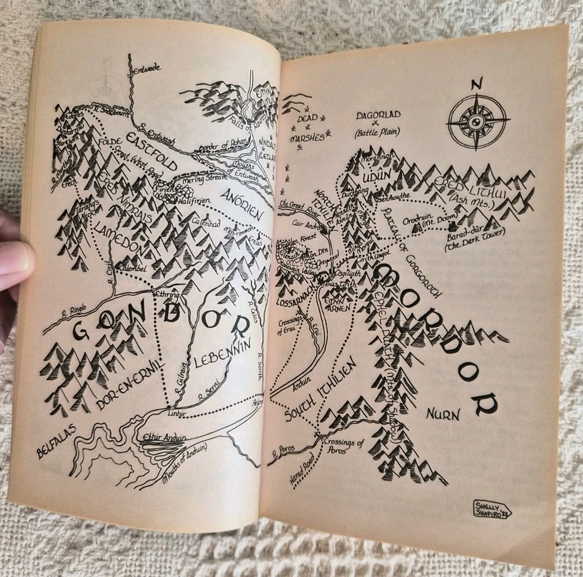 2001 J.R.R. Tolkien Lord of the Rings: The Fellowship of the Ring Paperback Book