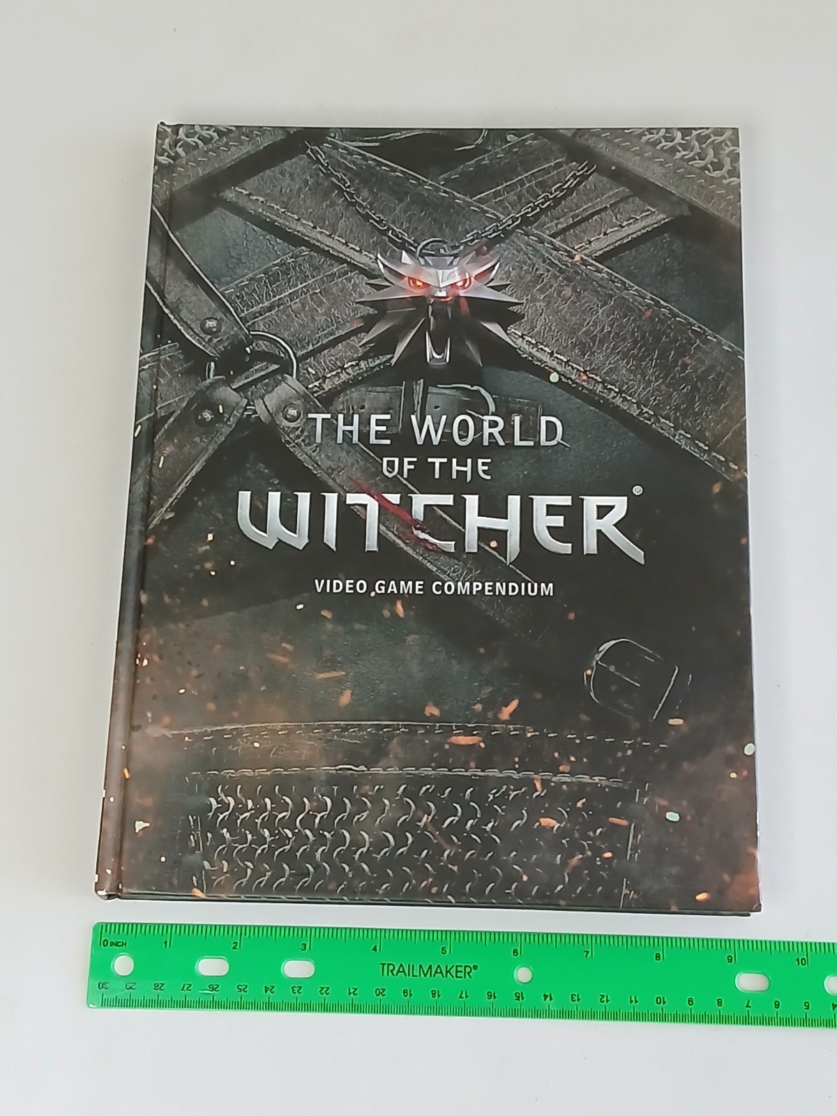 THE WORLD OF THE WITCHER Video Game Compendium Guide Dark Horse 2015 Preowned