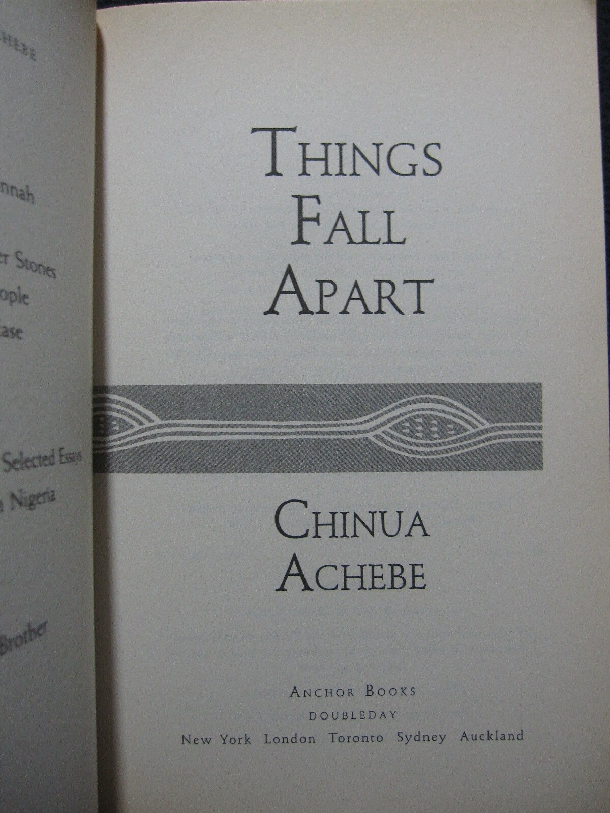 Things Fall Apart [Paperback] Achebe, Chinua