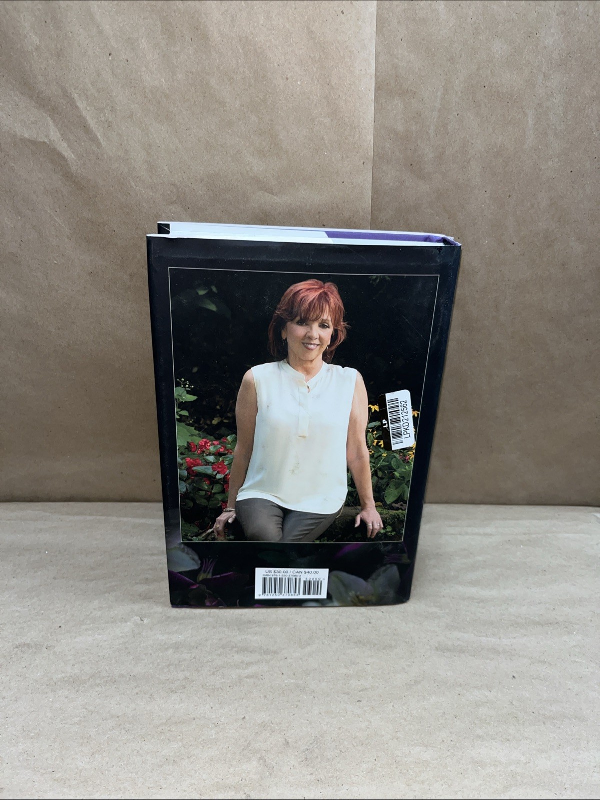 Nora Roberts – Hidden Nature HC (USED) SEE DESCRIPTION