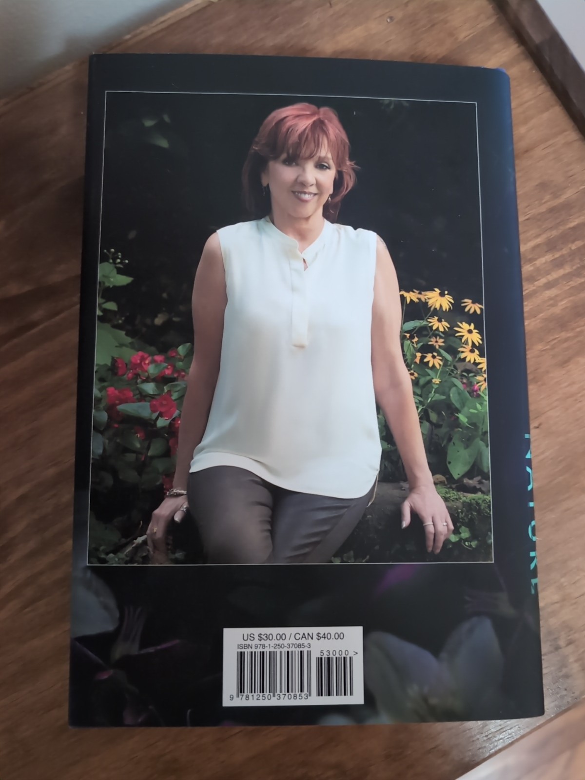 1st Edition hardcover HIDDEN NATURE Nora Roberts