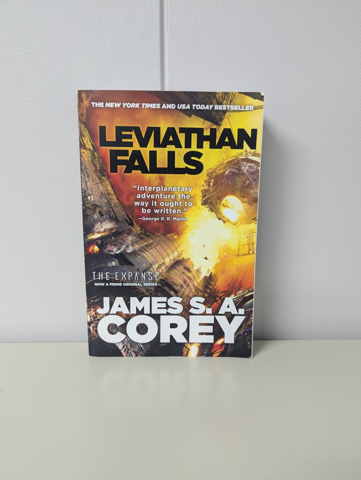 Leviathan Falls (The Expanse, 9) – Paperback, by James S. A. Corey – Like New