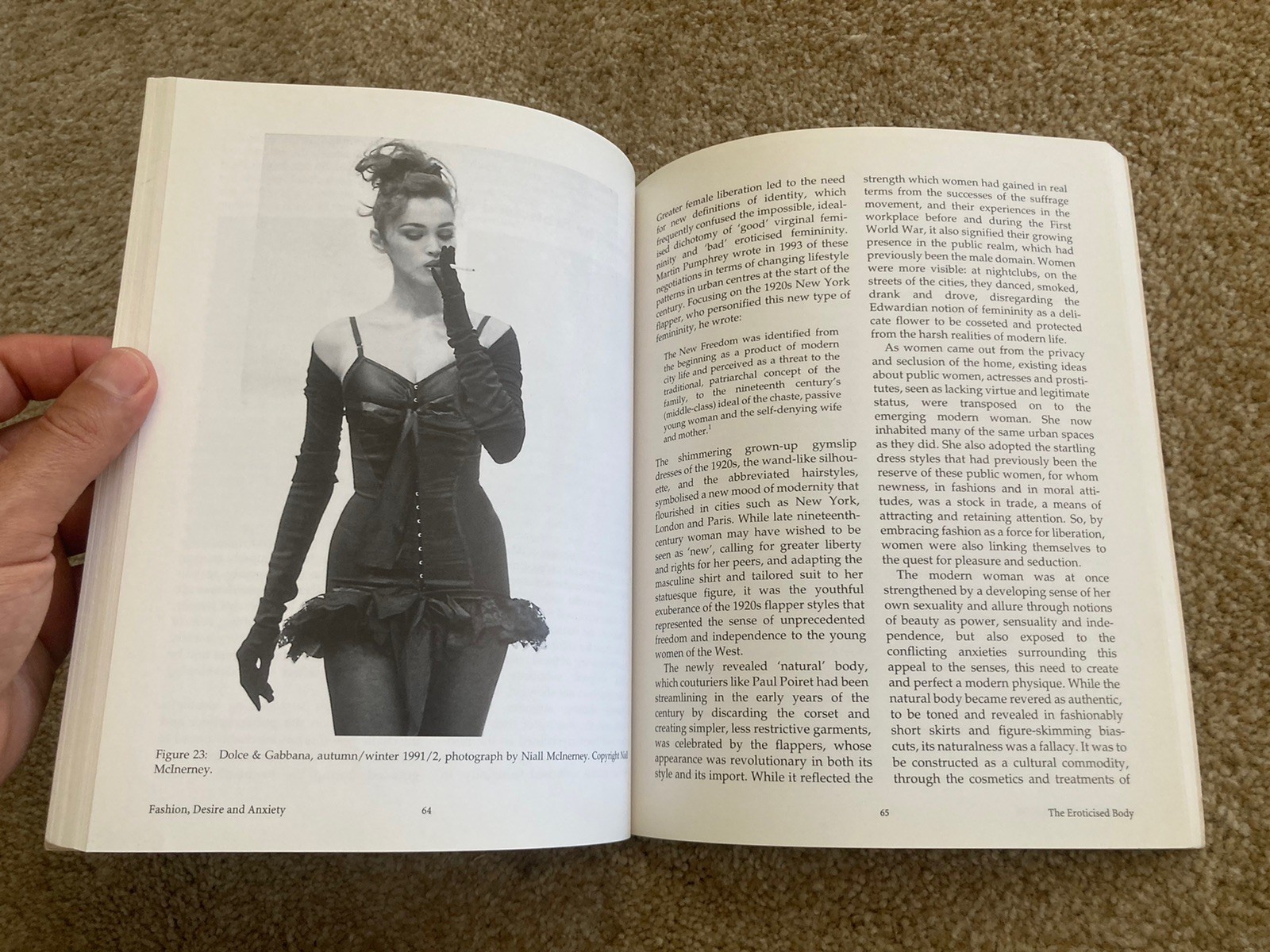 Fashion, Desire & Anxiety – Arnold – Art Book 20th Century History Gender 2001