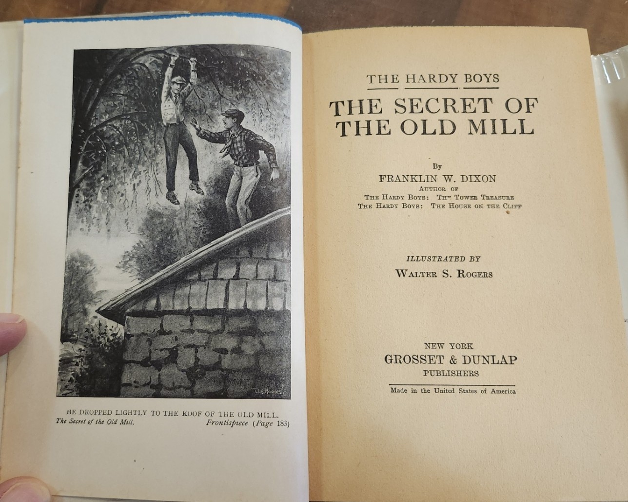 1927 HARDY BOYS # 3 The Secret of the Old Mill-Dixon DJ Printing 1942 B-25