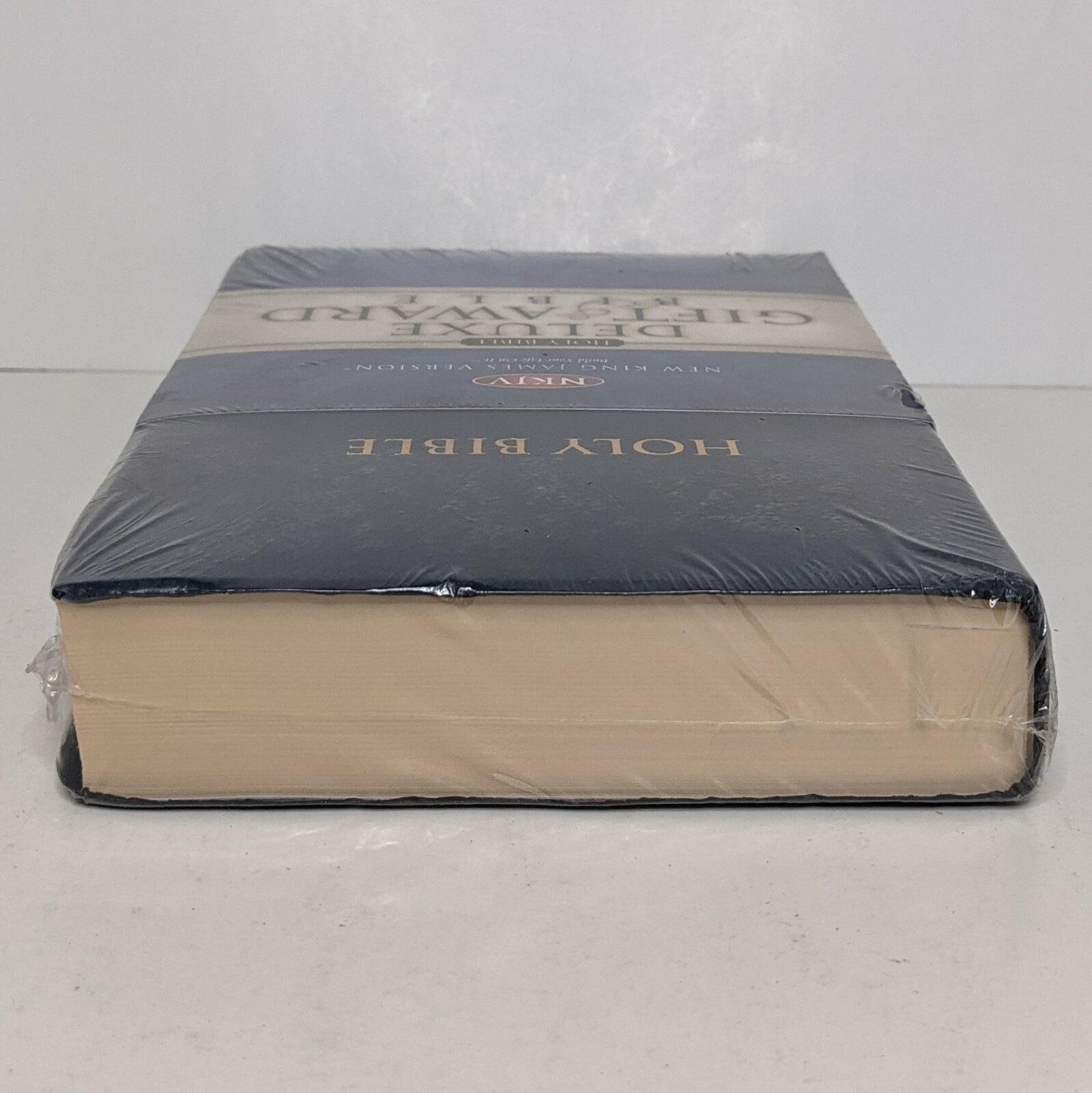 Holy Bible Deluxe Gift and Award By Thomas Nelson New King James Version Sealed
