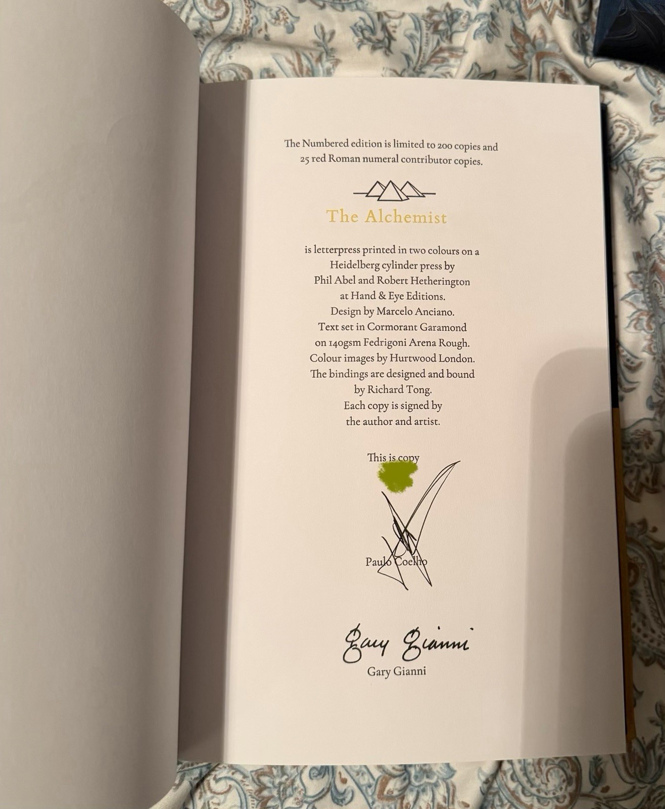 The Alchemist Lyra’s Books – Deluxe – Brand new – Numbered Rare Book