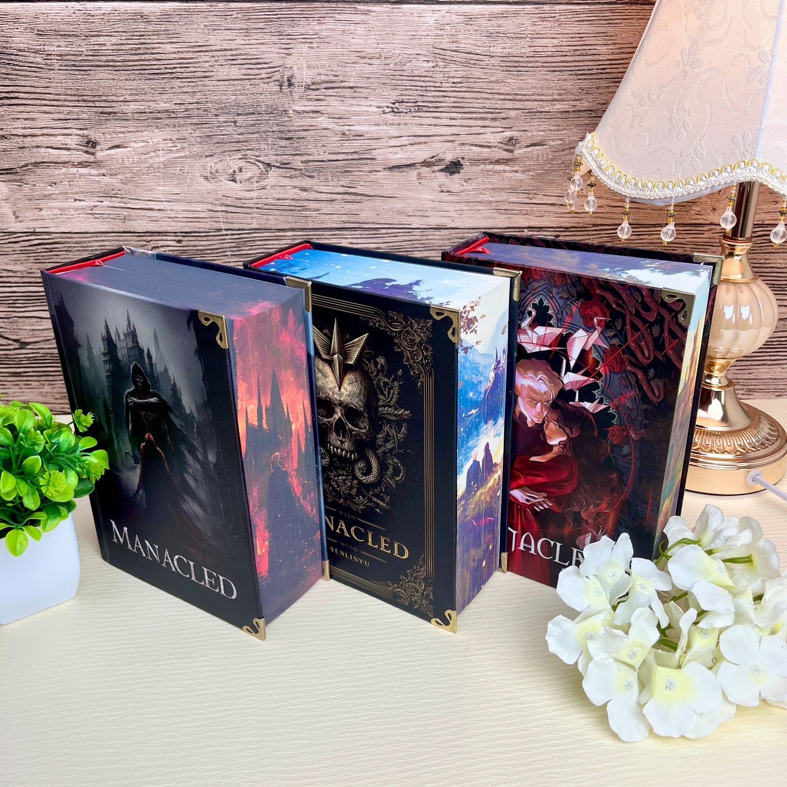 Manacled Hardcover Special Edition SenLinYu Sprayed Edges Collector Edition