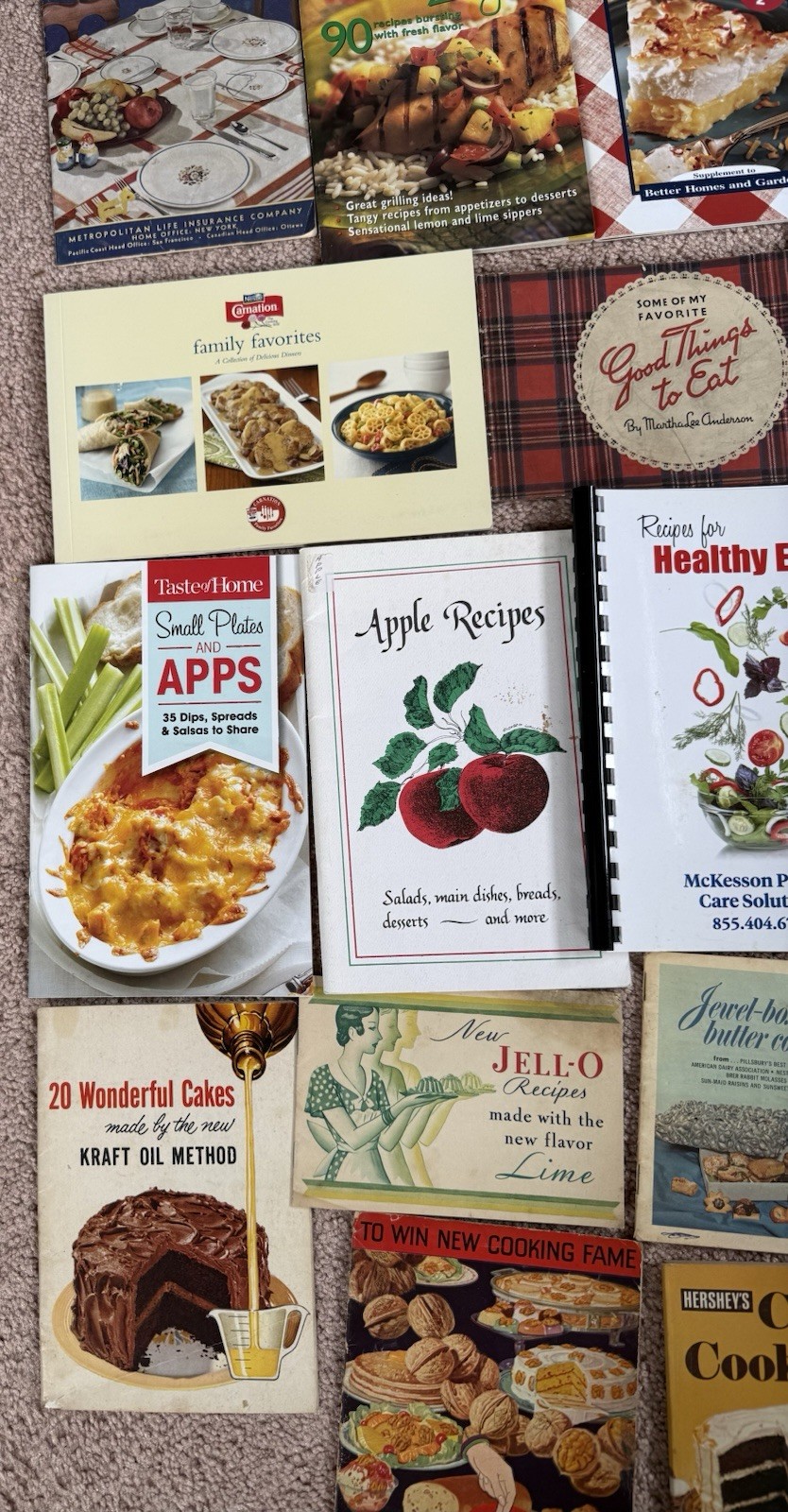 Lot of 25 Assorted Cookbooks Lot Pamplets Recipes