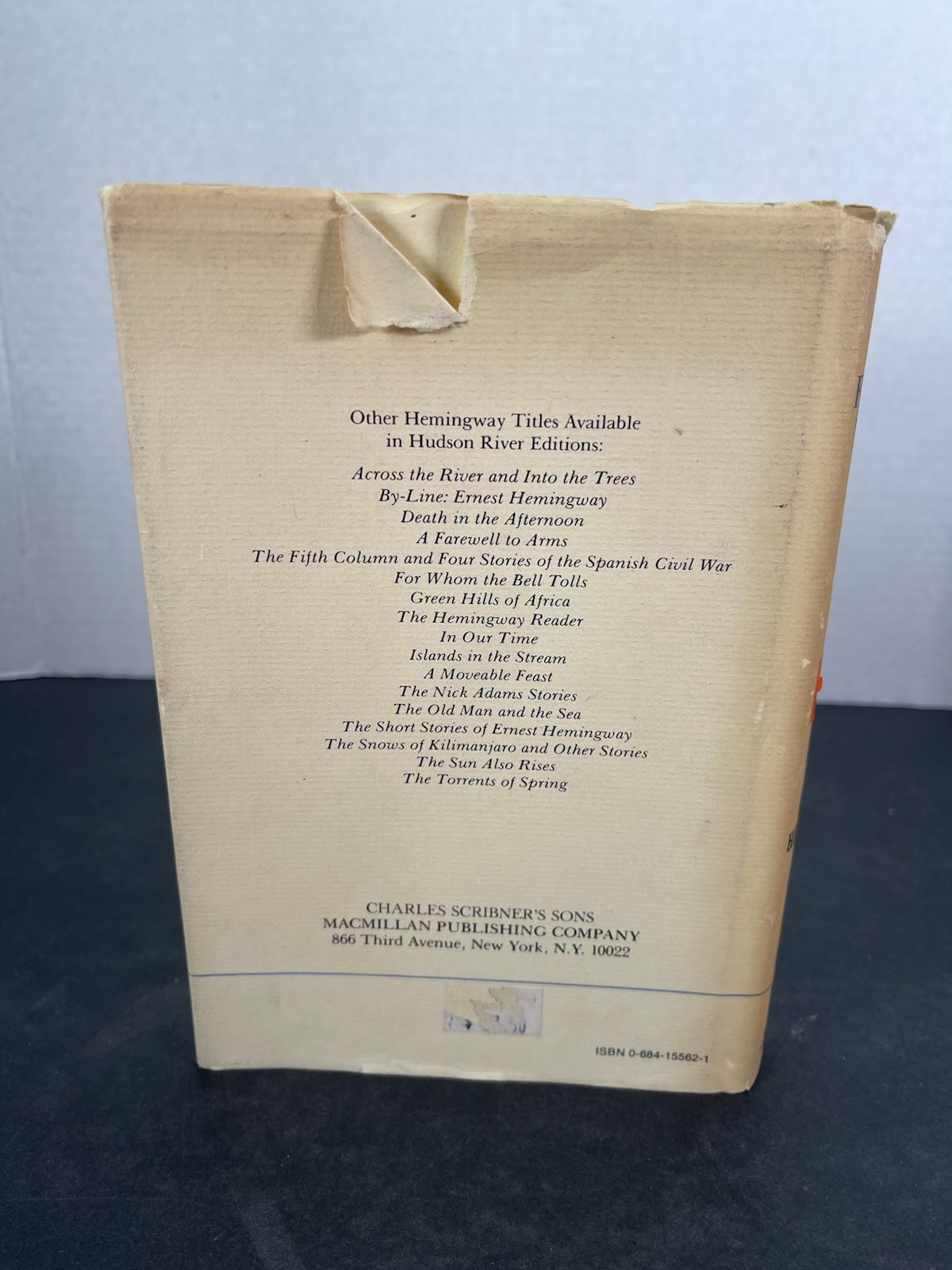A Farewell to Arms. By Ernest Hemingway – 1998 – Hardcover, Dust Jacket