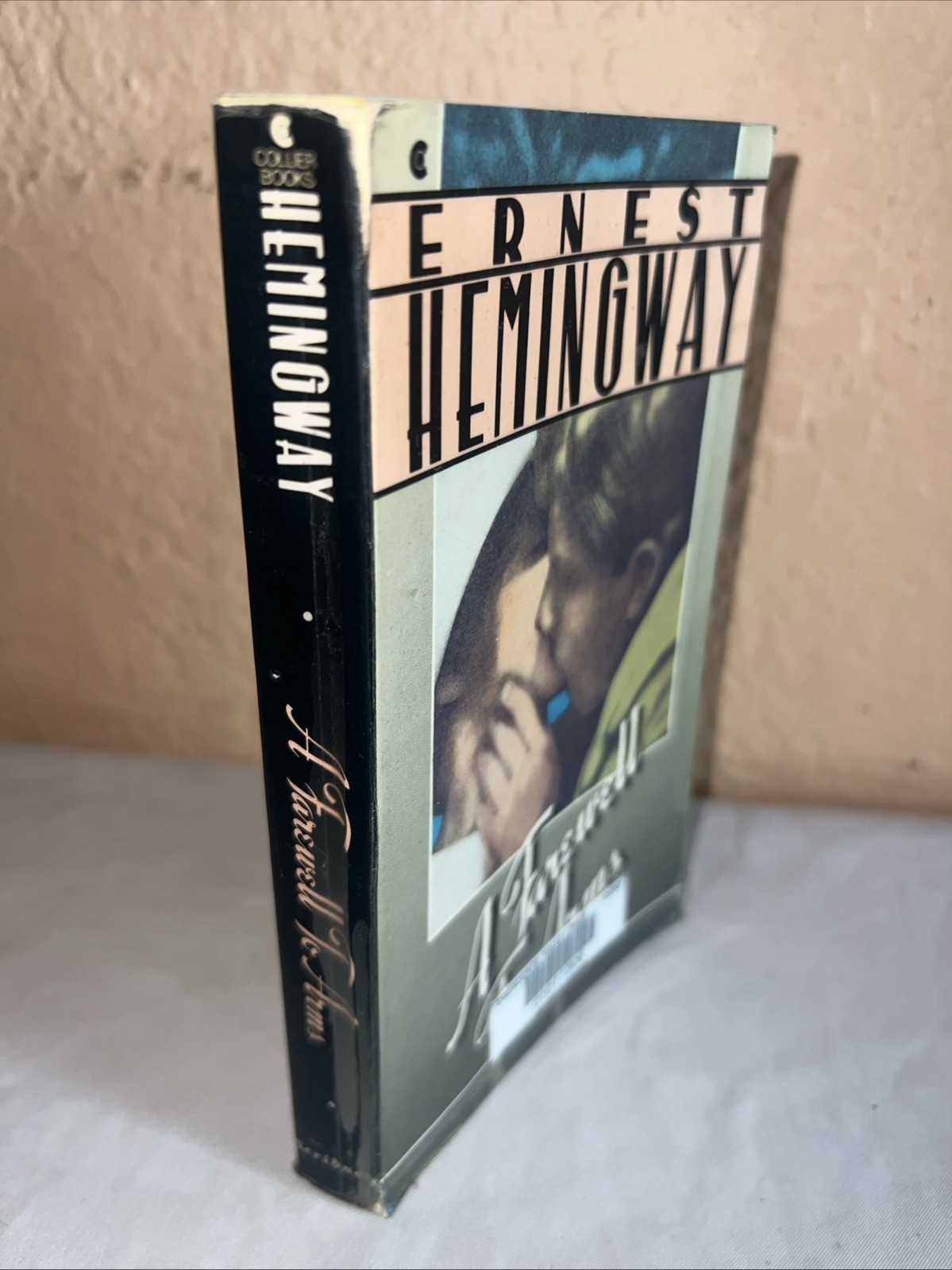 A Farewell to Arms (A Scribner Classic) – Paperback By Hemingway, Ernest – GOOD