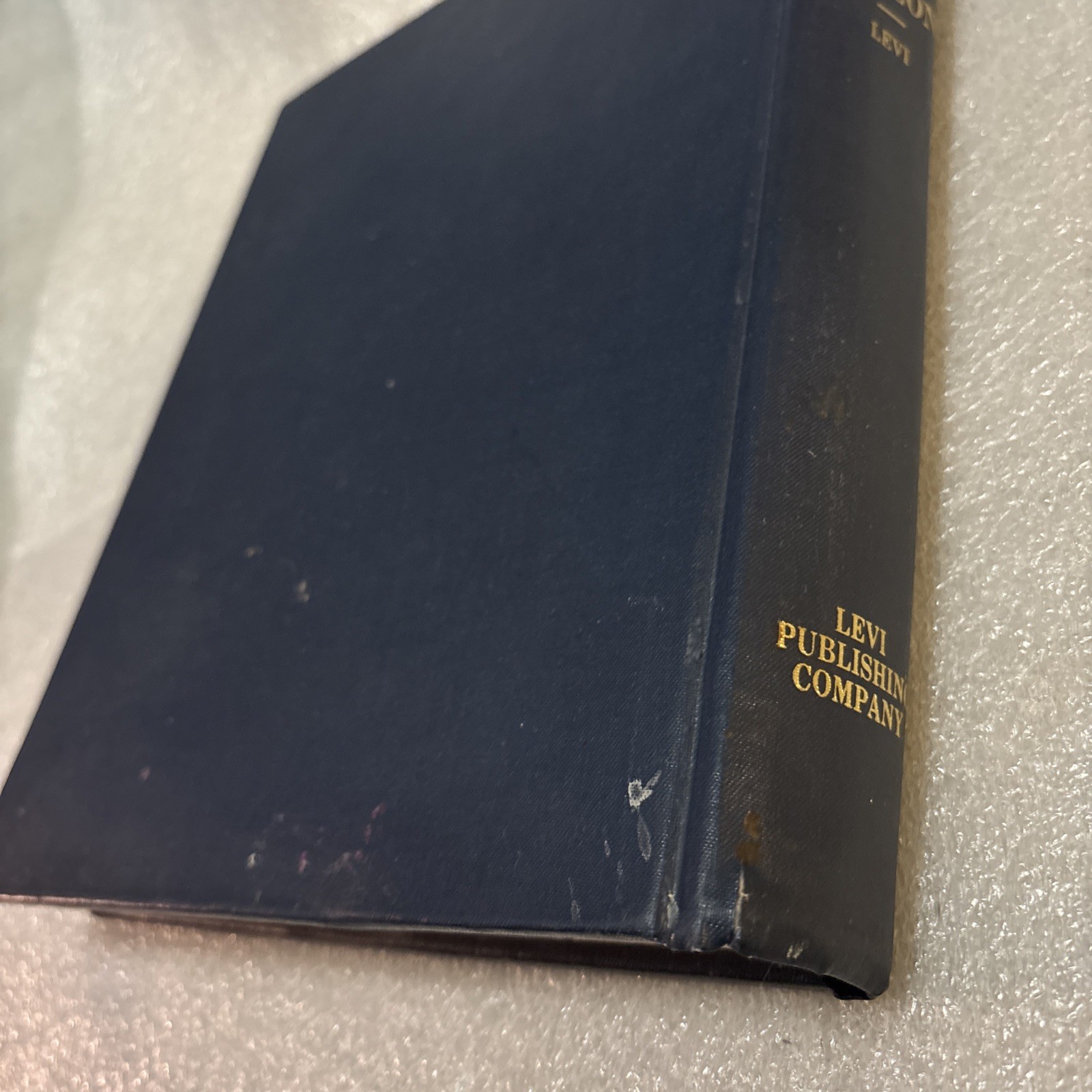 Pigeon by Wendell M. Levi (Hardcover 1998 Reprinted Edition) No DJ