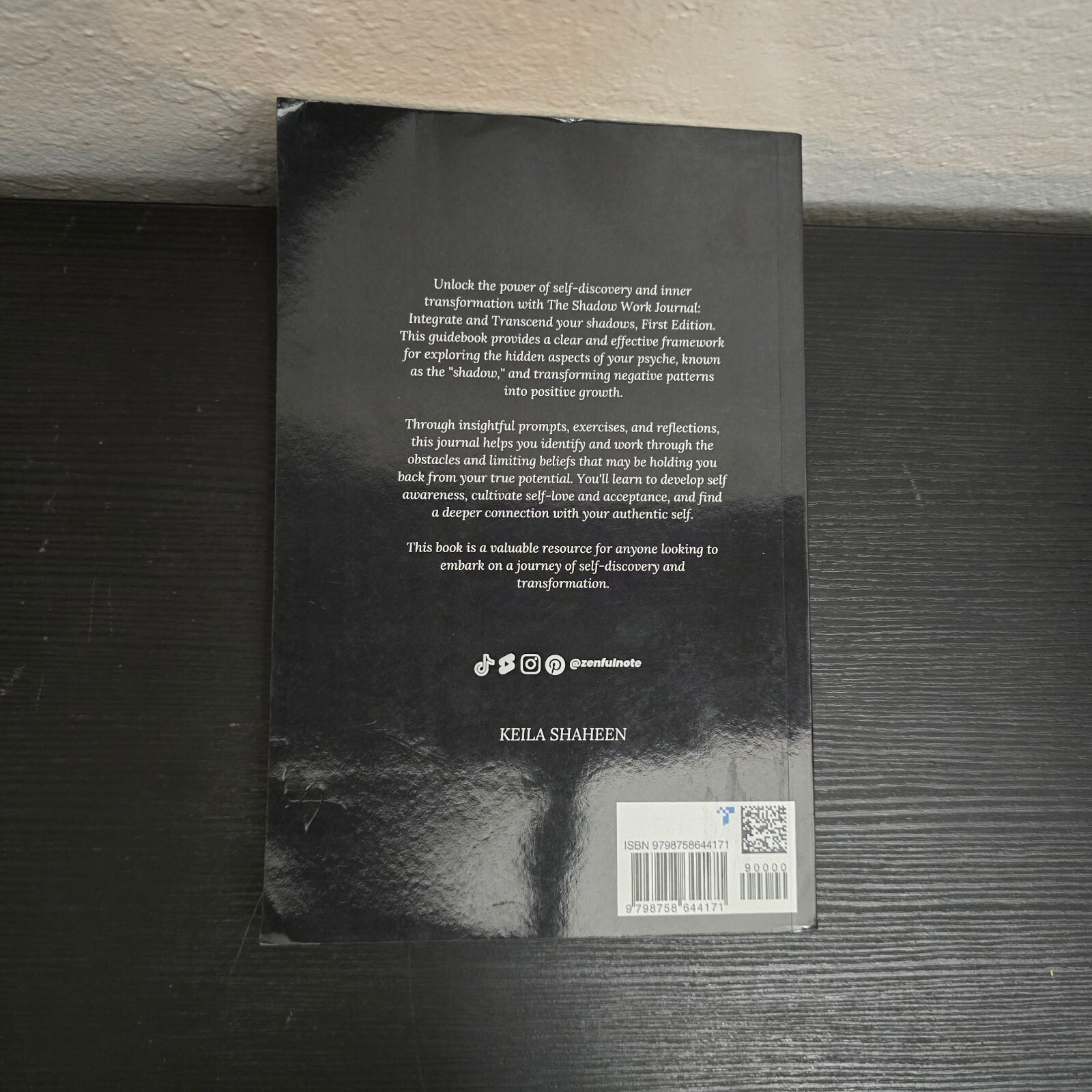 The Shadow Work Journal: A Guide to Integrate and Transcend your Shadows PB