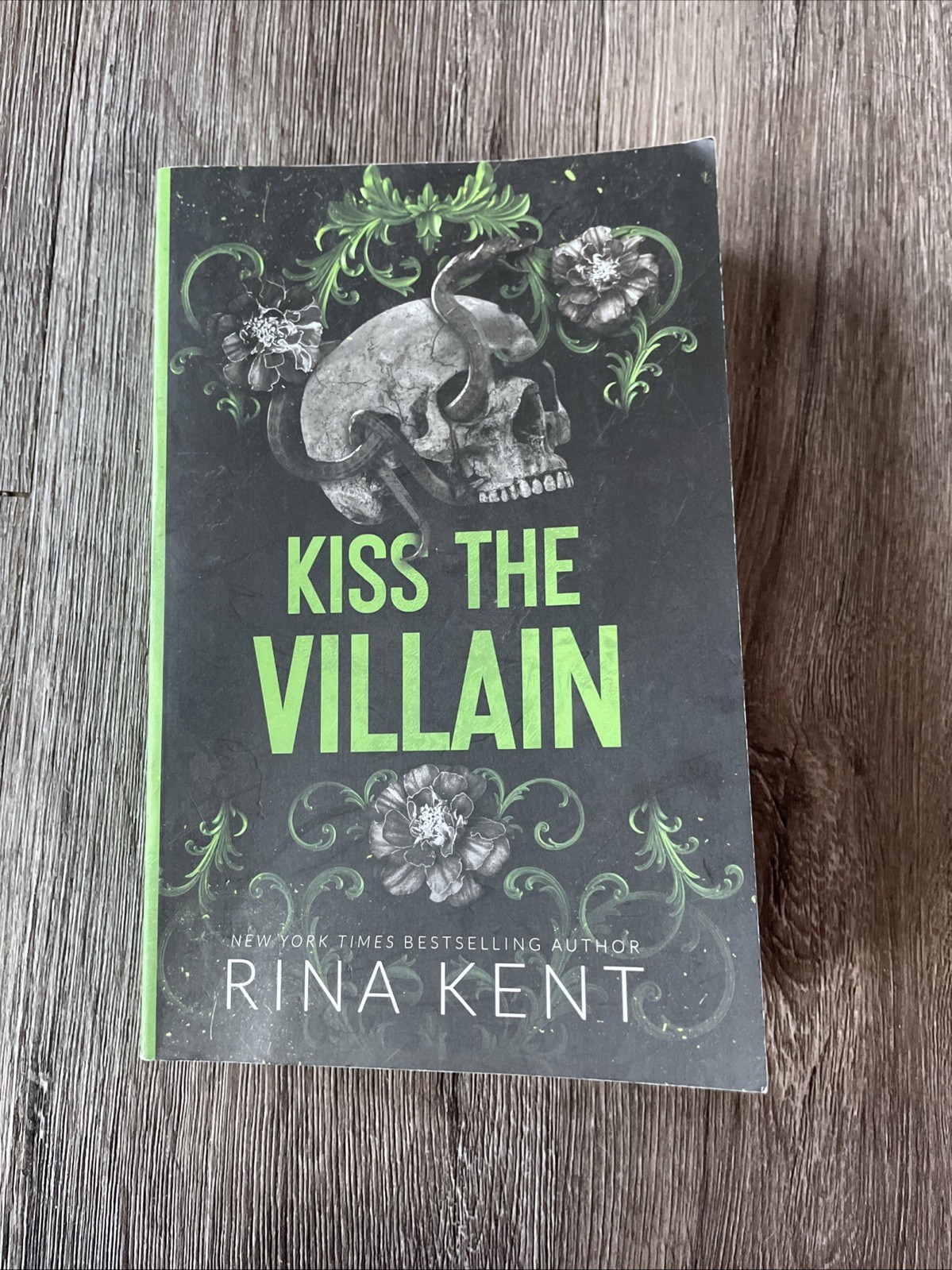 Kiss the Villain : A Dark College MM Romance (Legacy of Gods) by Rina Kent