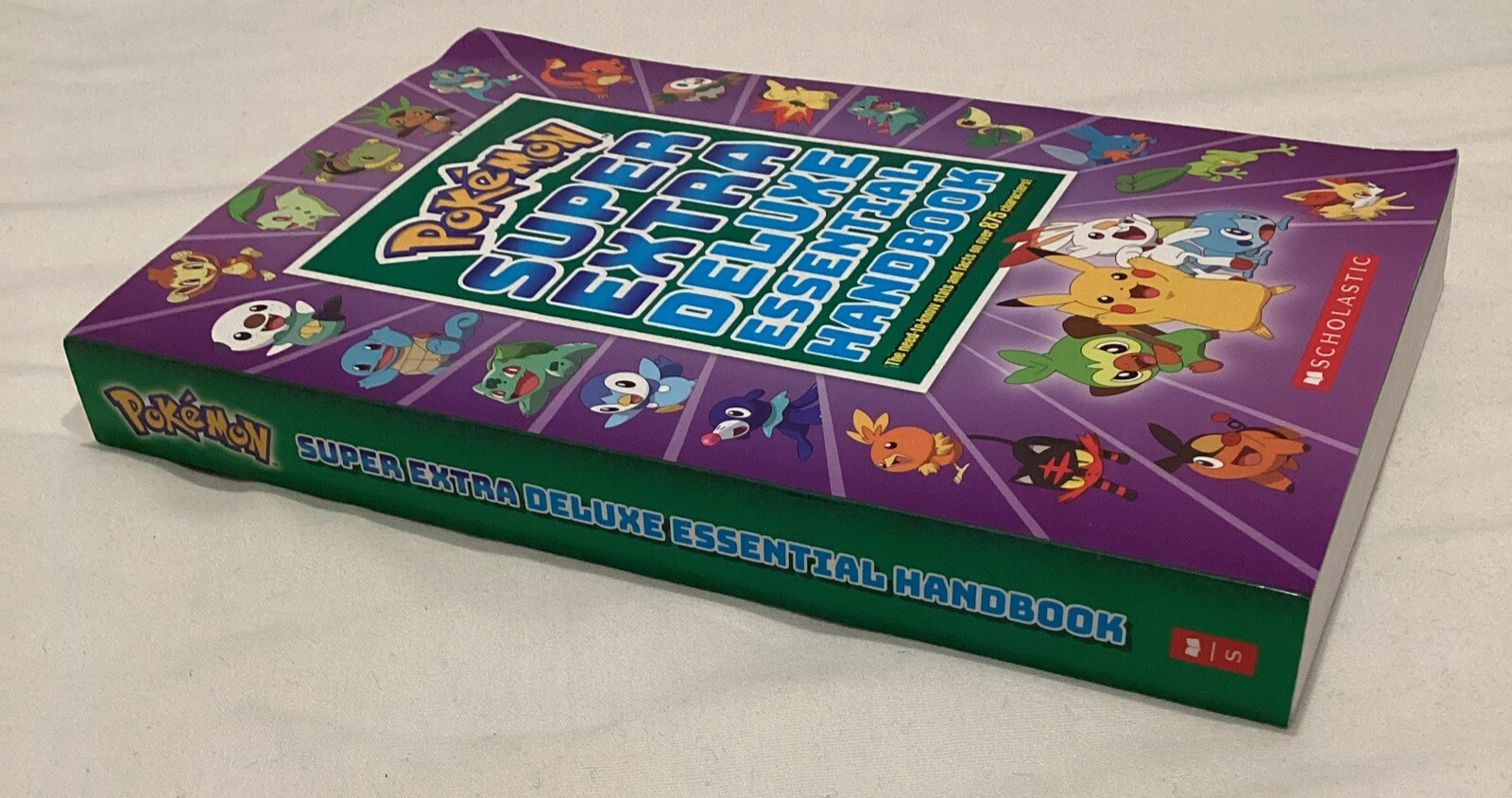 POKÉMON Super Extra Deluxe Essential Handbook 2021 Paperback PREOWNED
