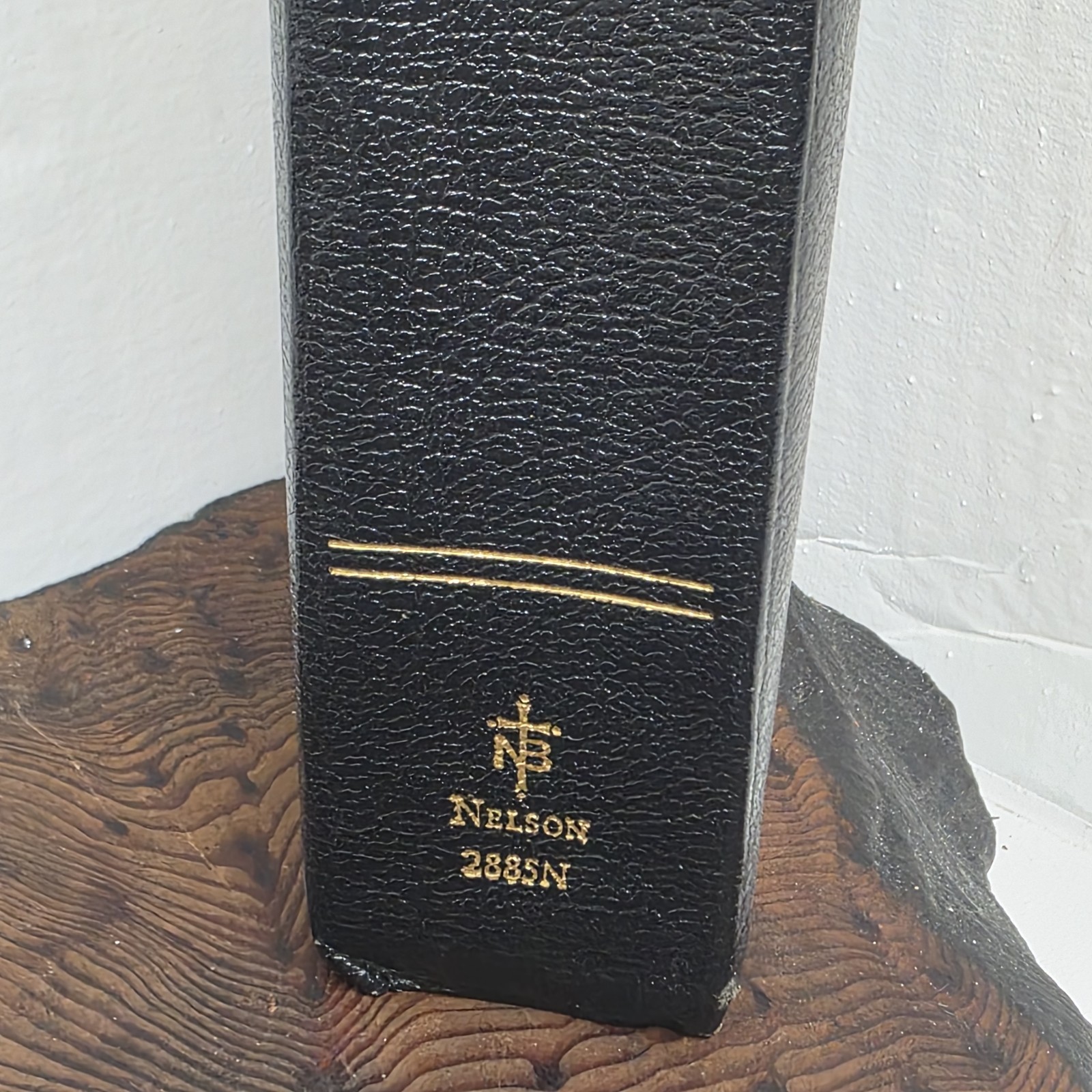 Nelson’s New King James Version 1997 Study Bible Black Bonded Leather #2885N