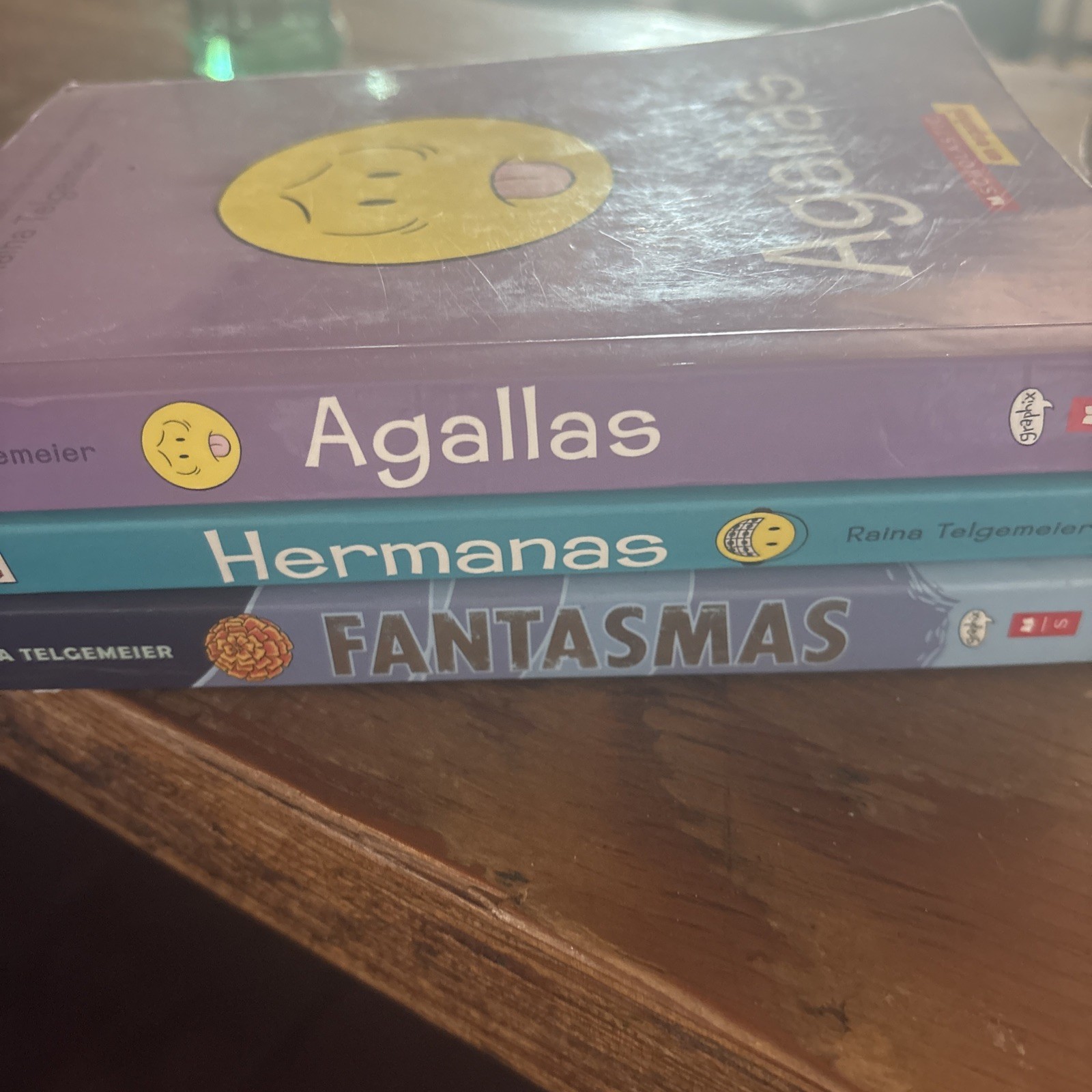 Raima Telgemeier Guts and Smile fantasmas paperback Book Set of 3 Spanish
